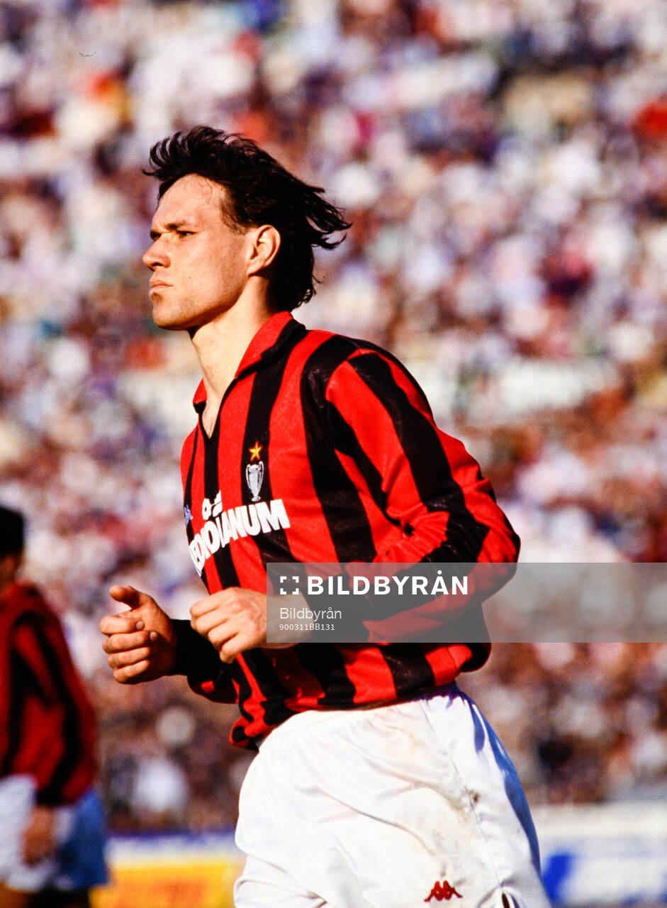 Football, Serie A, Juventus - Milan: Milans Marco van Basten.