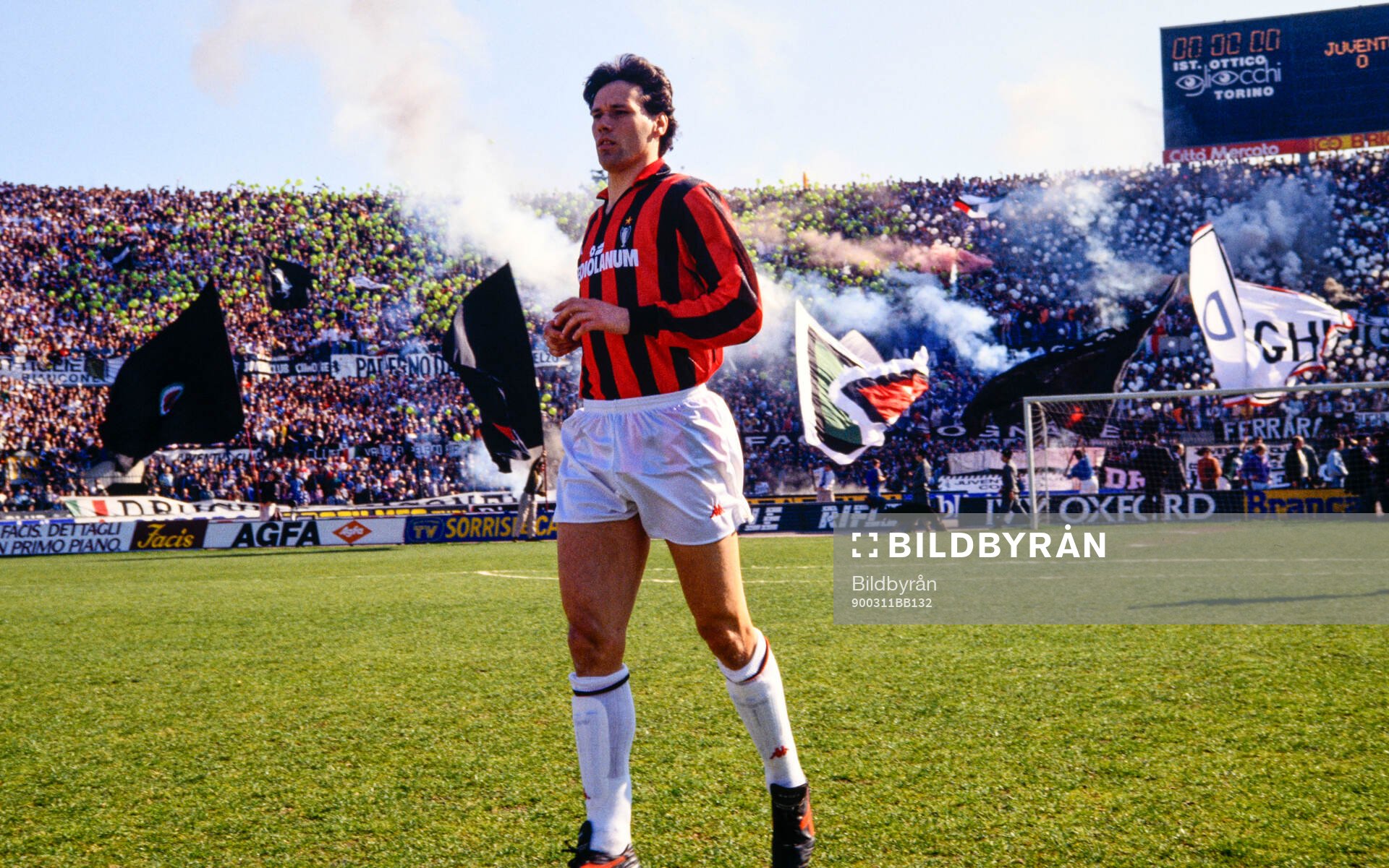 Football, Serie A, Juventus - Milan: Milans Marco van Basten.