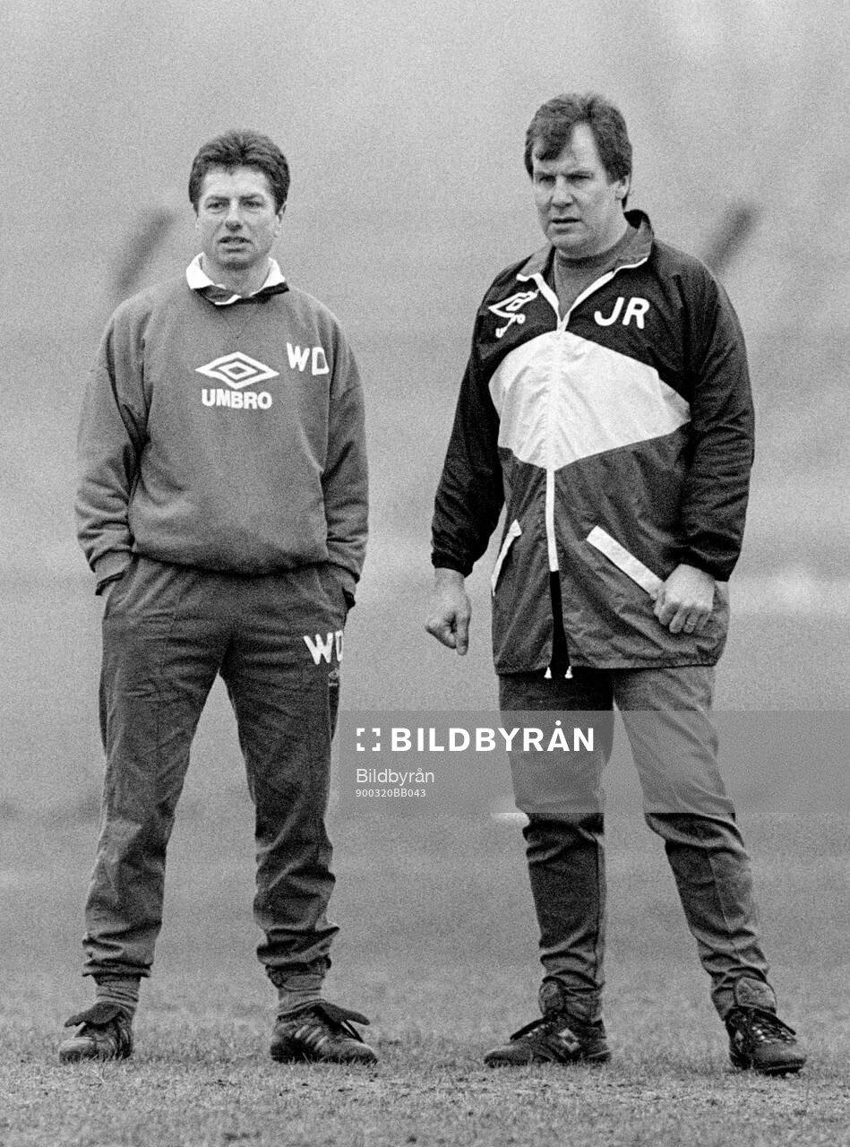 Football, Second Division, England 1989-1990, Oldham Athletic: Oldhams manager Joe Royle (R) at the training ground.
