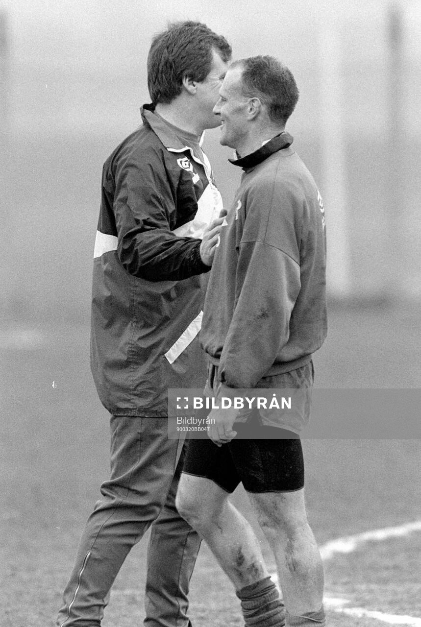 Football, Second Division, England 1989-1990, Oldham Athletic: Oldhams manager Joe Royle (L) and Andy Ritchie at the training ground.