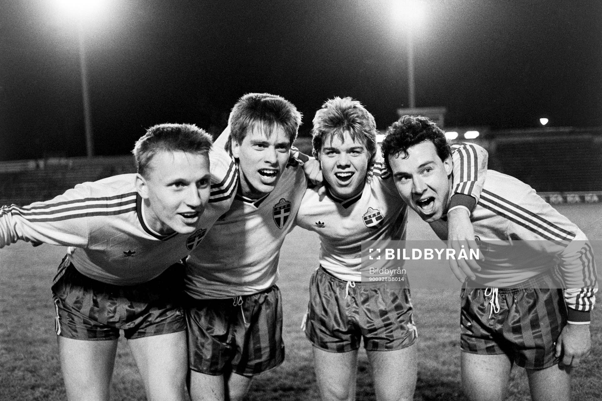 Fotboll, U21, EM-Kval, Sverige - Tjeckoslovakien, 4-0: Sveriges målskyttar Kennet Andersson, Jan Jansson, Tomas Brolin och Stefan Rehn, Sverige jublar efter segern.
