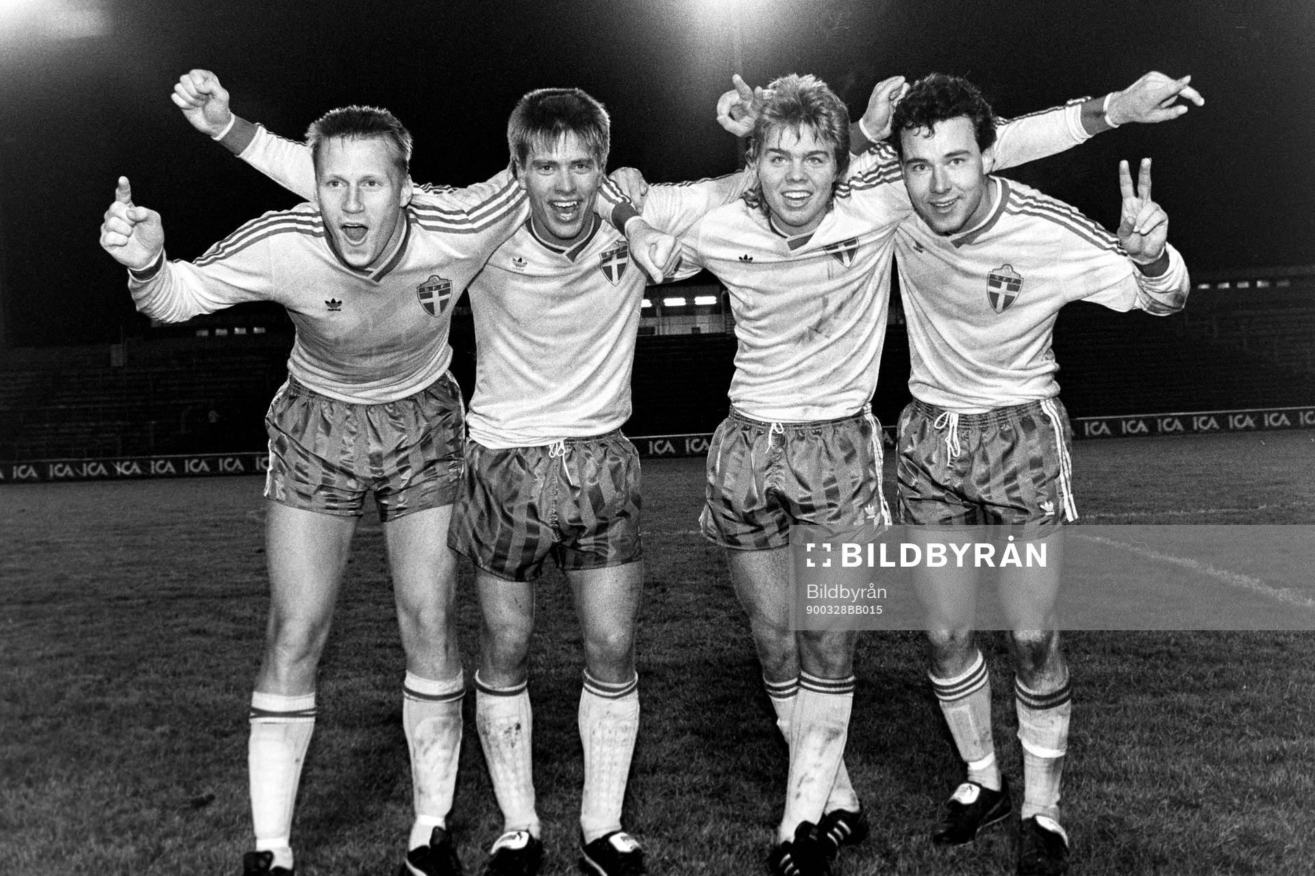 Fotboll, U21, EM-Kval, Sverige - Tjeckoslovakien, 4-0: Sveriges målskyttar Kennet Andersson, Jan Jansson, Tomas Brolin och Stefan Rehn, Sverige jublar efter segern.