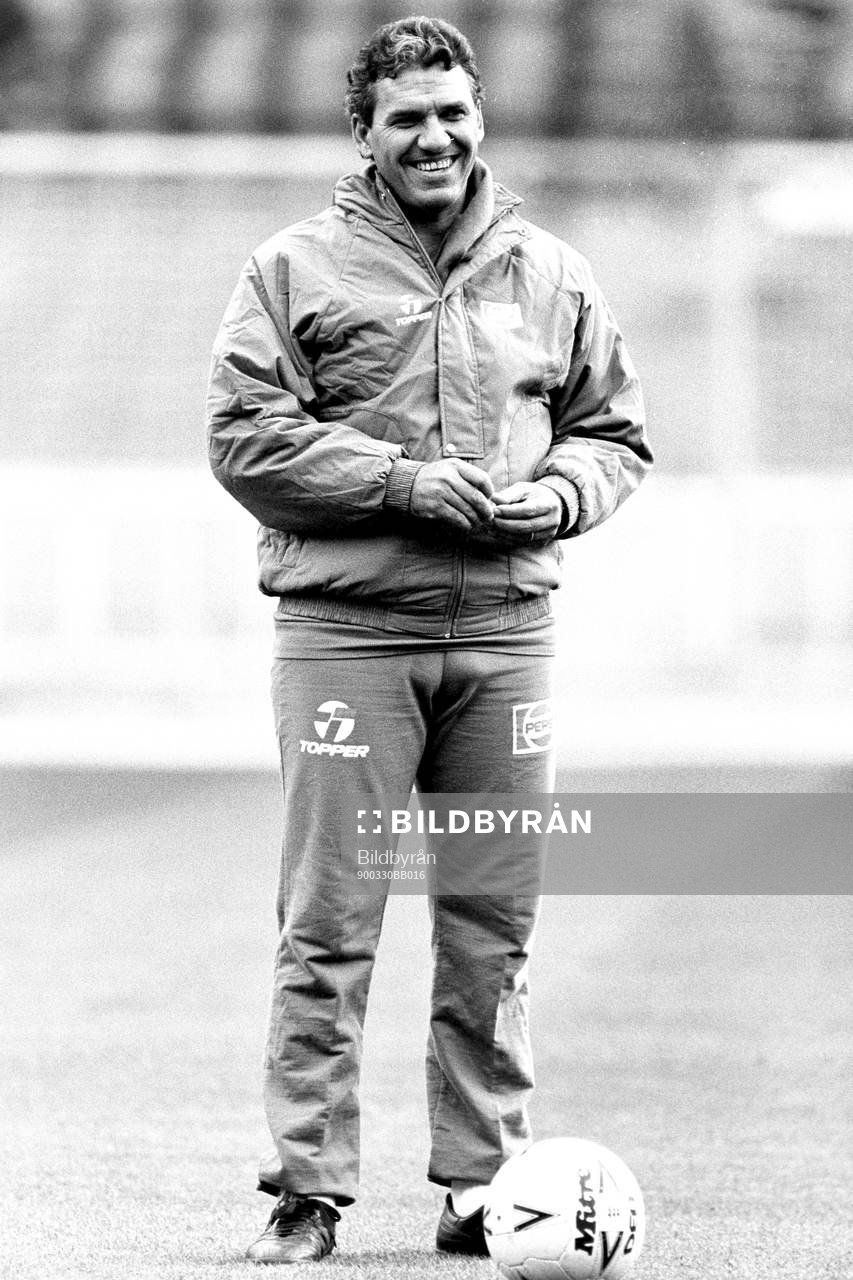 Fotboll, VM, Brasilien, förhands: Lazaroni, förbundskapten i Brasilien.