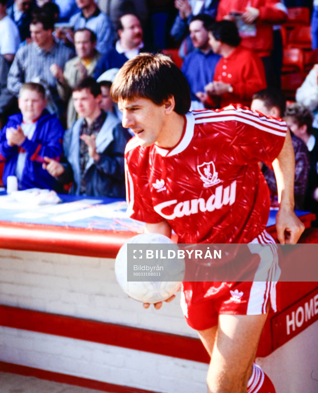 Football, England, Barclays League Division 1, Liverpool - Southampton: Liverpools Peter Beardsley entering Anfield.