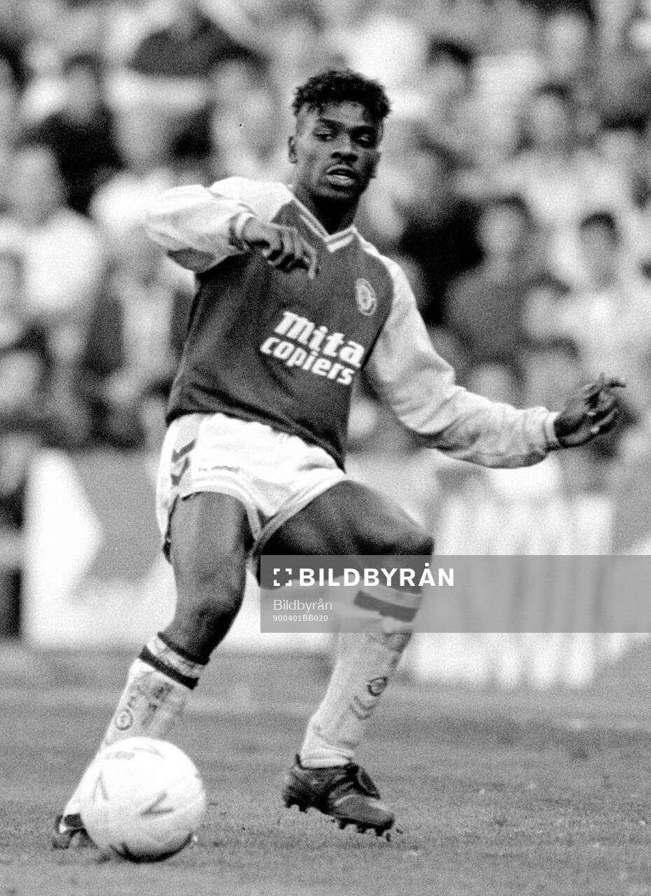 Football, Barclays League Division 1 1989-1990, Aston Villa - Manchester City: Aston Villas Tony Daley. 