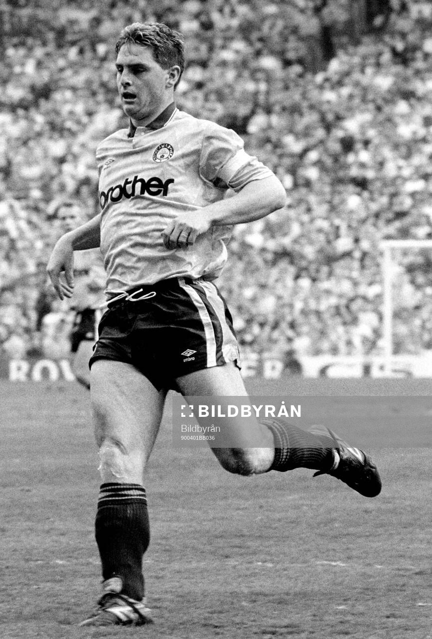 Football, Barclays League Division 1 1989-1990, Aston Villa - Manchester City: Manchester Citys Steve Redmond. 