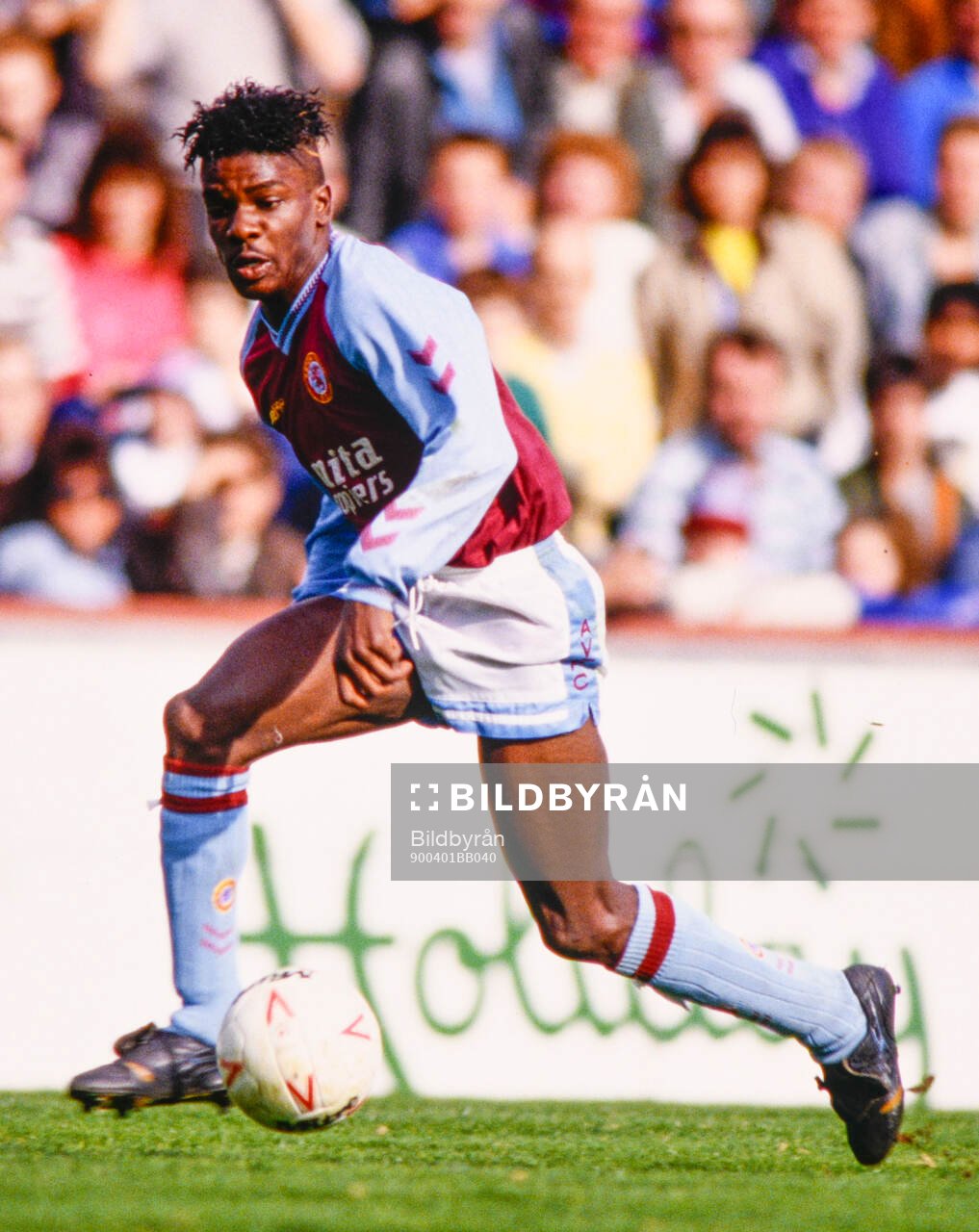Football, Barclays League Division 1 1989-1990, Aston Villa - Manchester City: Aston Villas Tony Daley. 