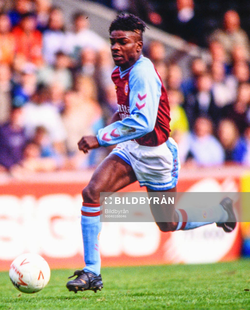 Football, Barclays League Division 1 1989-1990, Aston Villa - Manchester City: Aston Villas Tony Daley. 