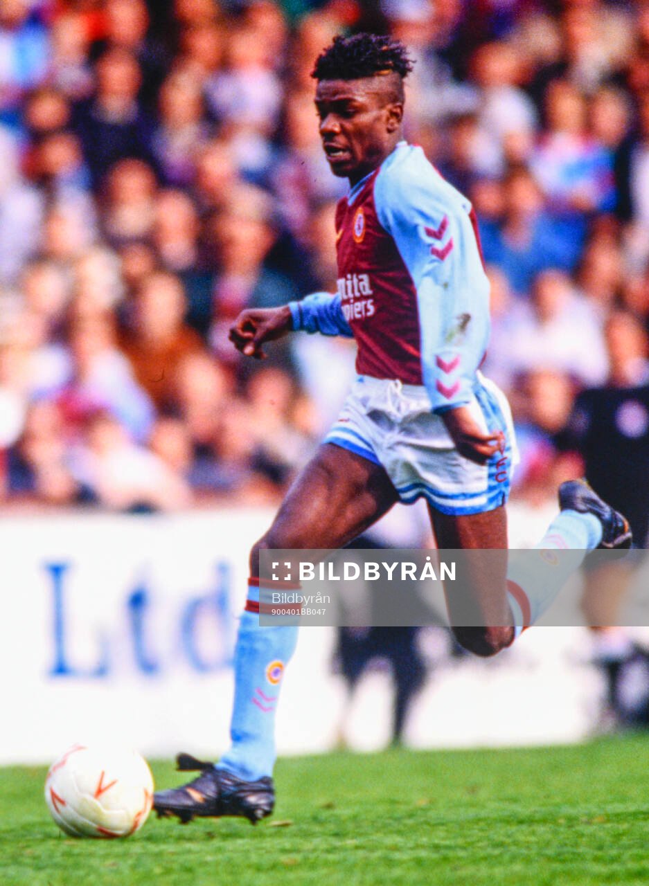 Football, Barclays League Division 1 1989-1990, Aston Villa - Manchester City: Aston Villas Tony Daley. 