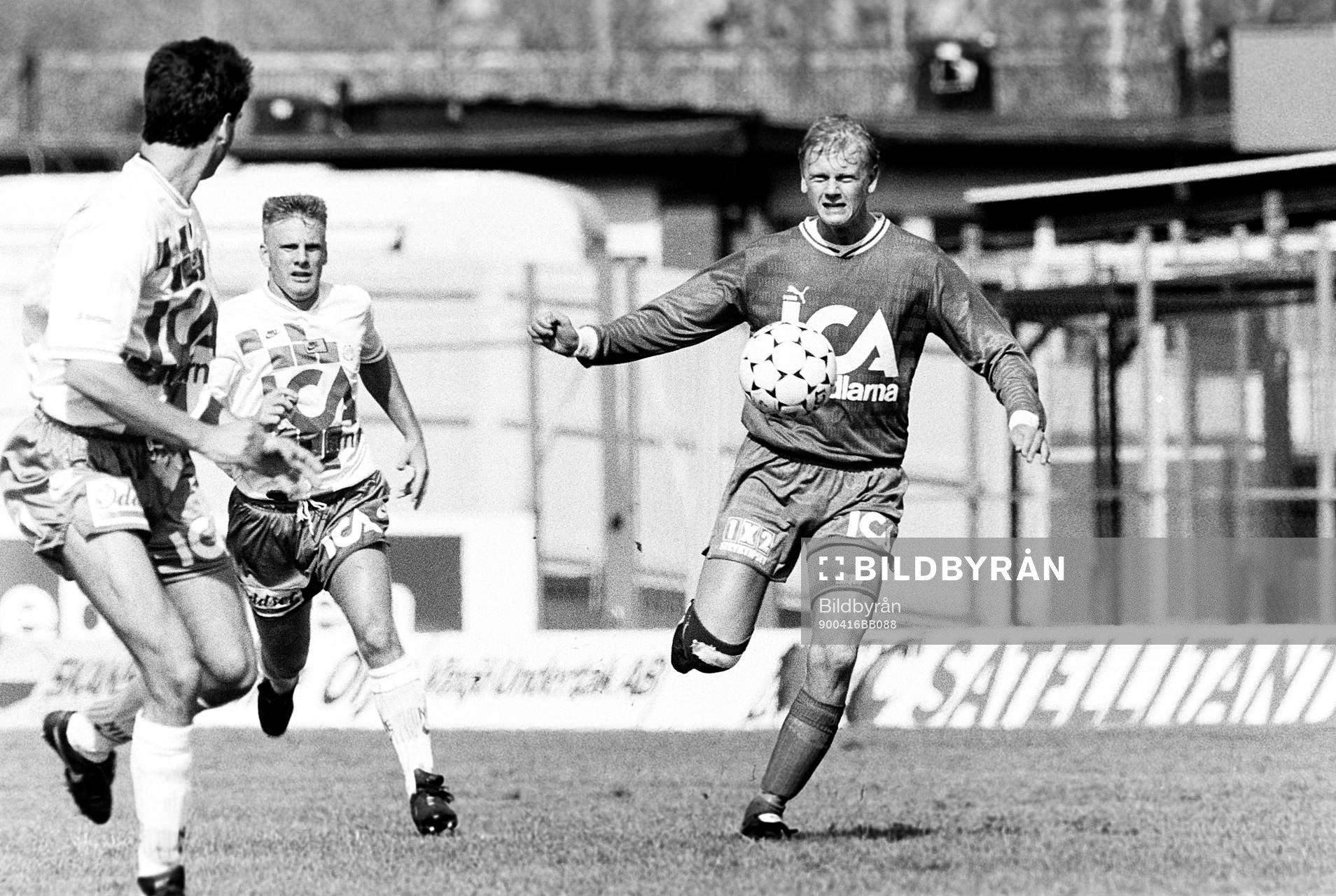 Fotboll, Allsvenskan, Öster - Hammarby, 5-2: Ulrik Jansson, Öster med bollen.