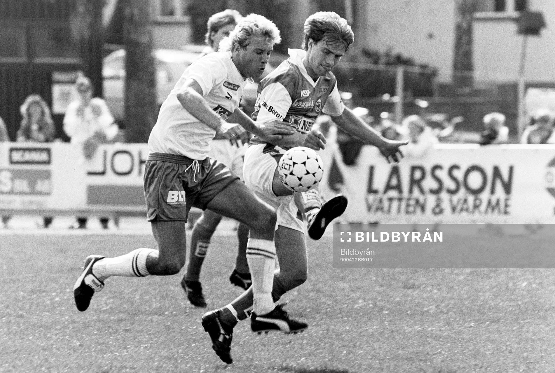 Fotboll, Div 1 Södra, Markaryd - Karlskrona, 2-2: Kurt Jörgensen, Karlskrona med bollen. 