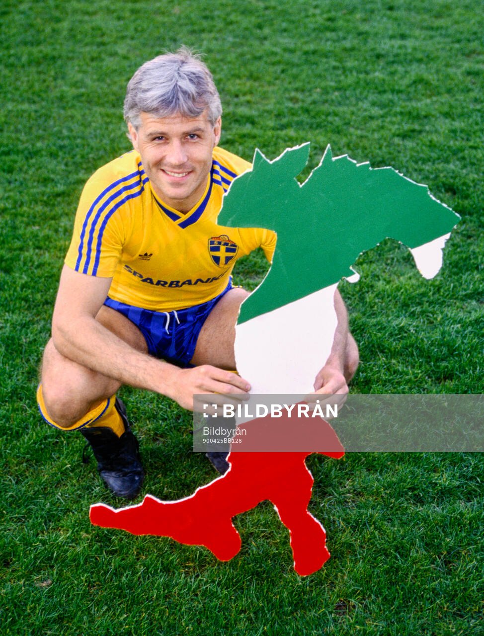 Glenn Hysén med symbolen för VM i Italien