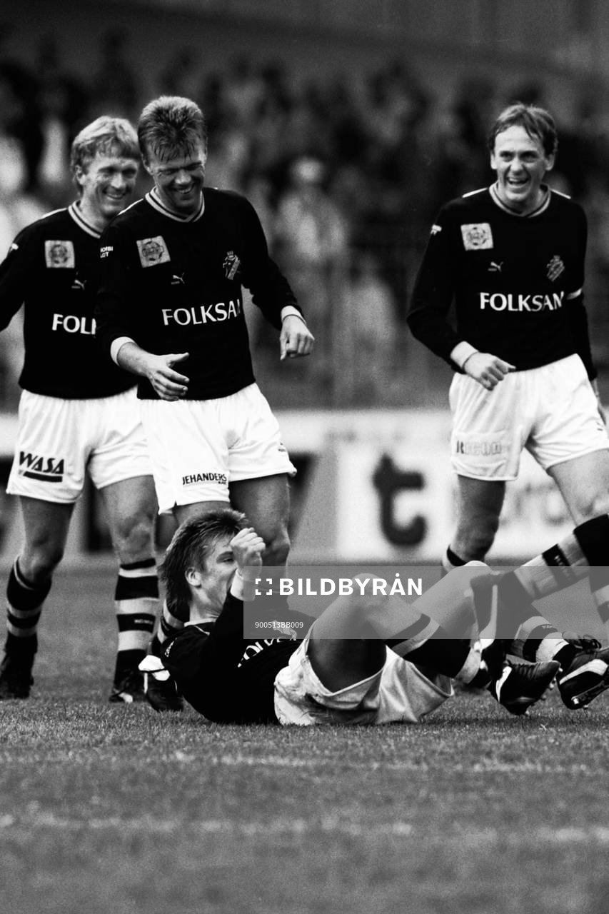  Bo Andersson, AIK jublar efter sitt mål.