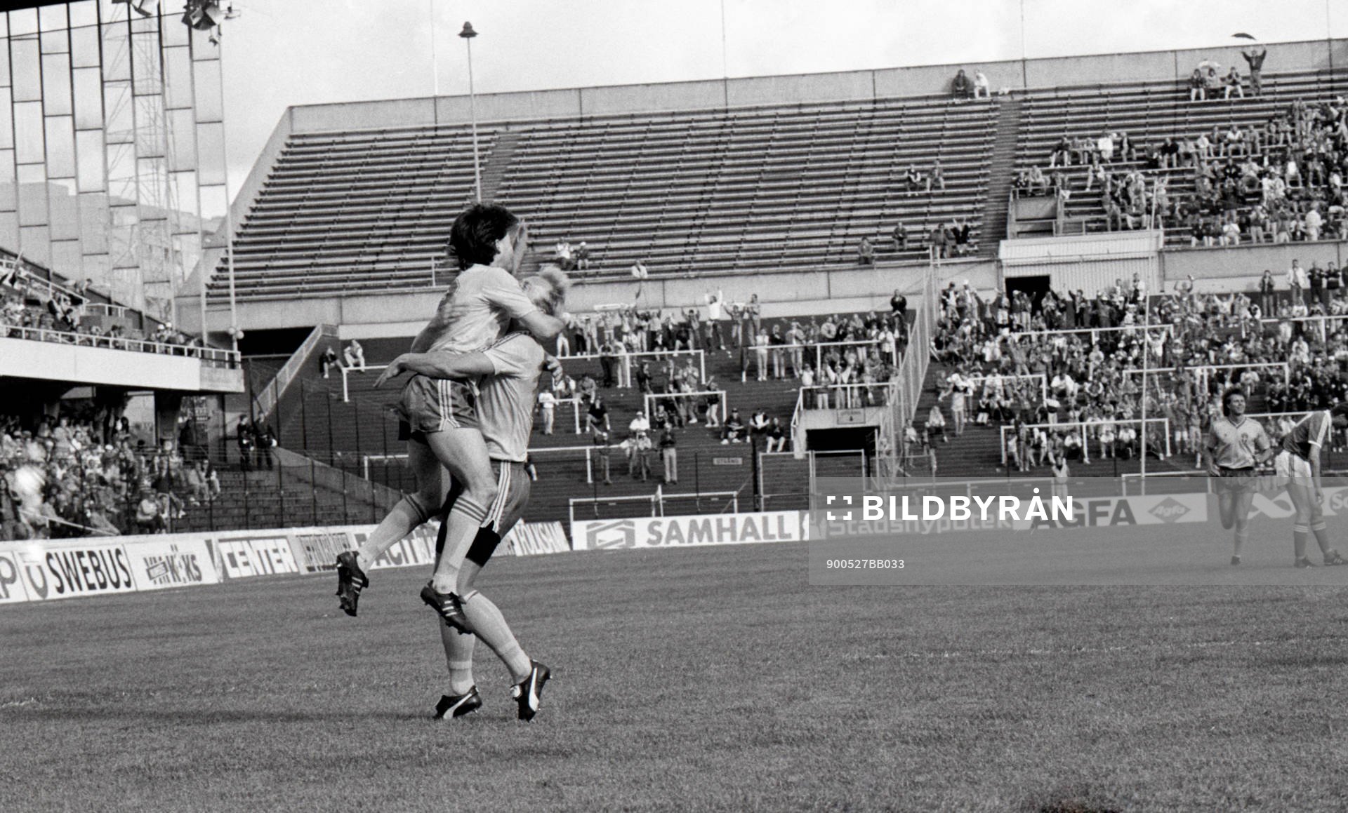 Anders Limpar och Mats Magnusson, jubel, glädje