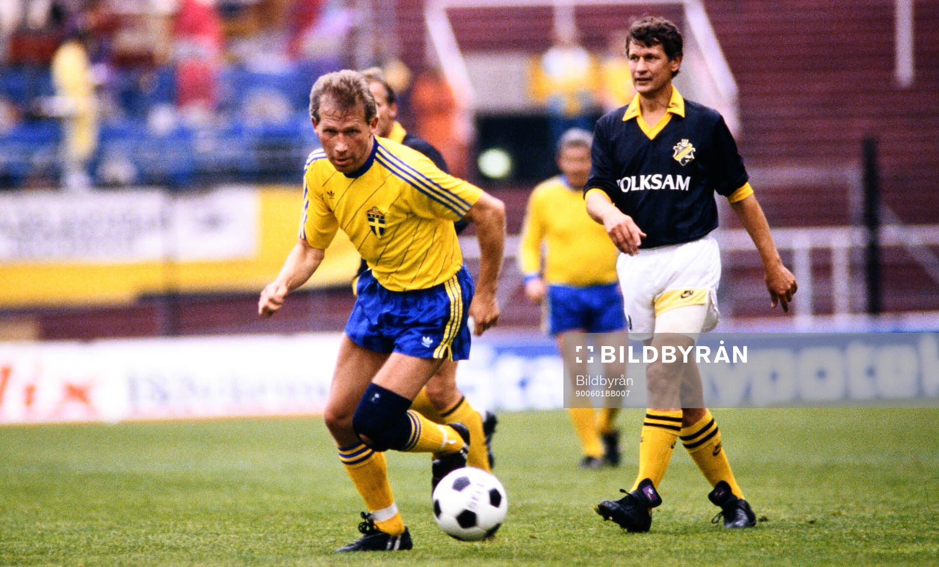 Ca 1990 Fotboll, veteranmatch på Råsunda Fotbollstadion,