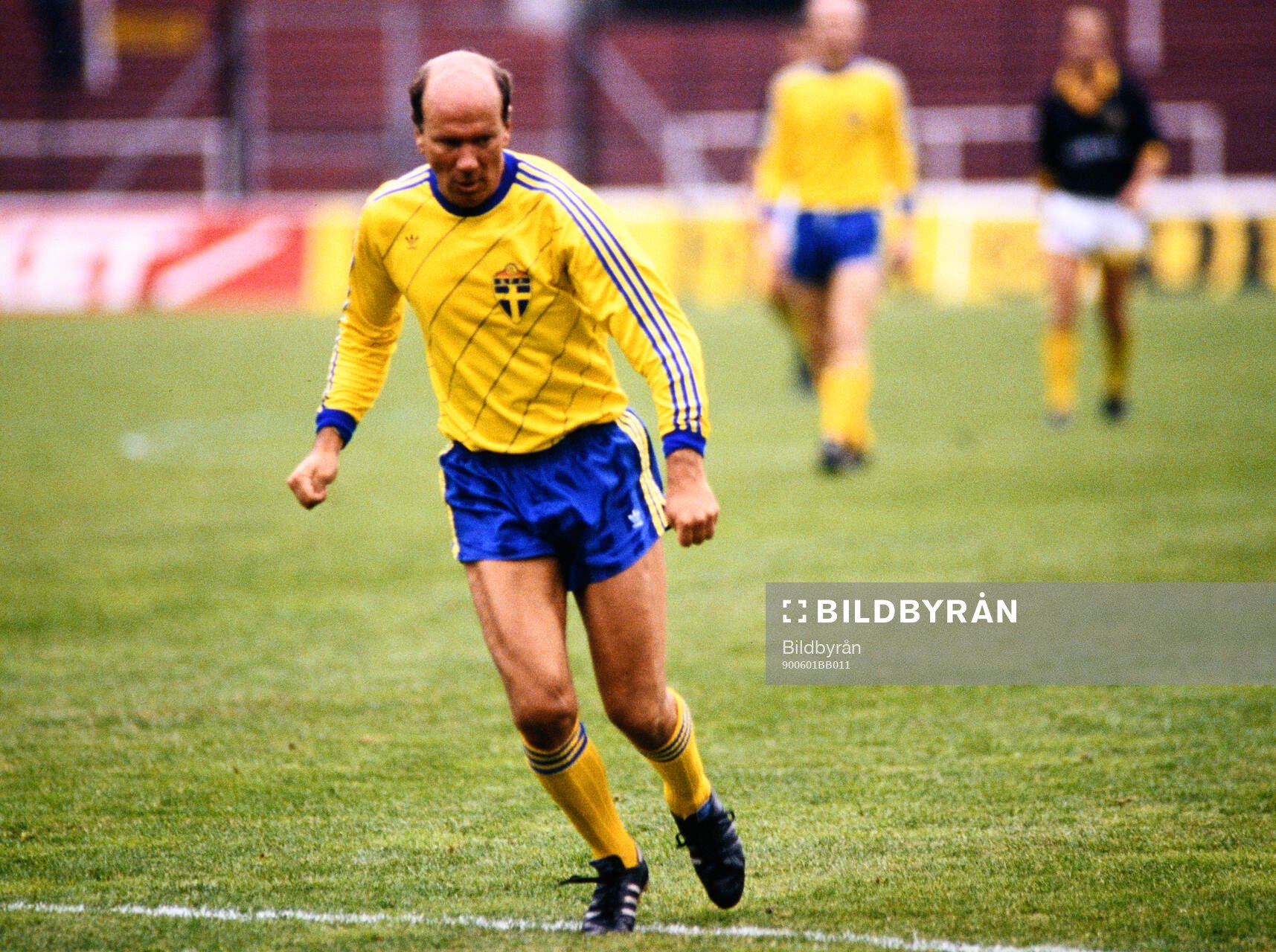 Ca 1990 Fotboll, veteranmatch på Råsunda Fotbollstadion, Sverige - AIK: Sveriges Tommy Svensson. 