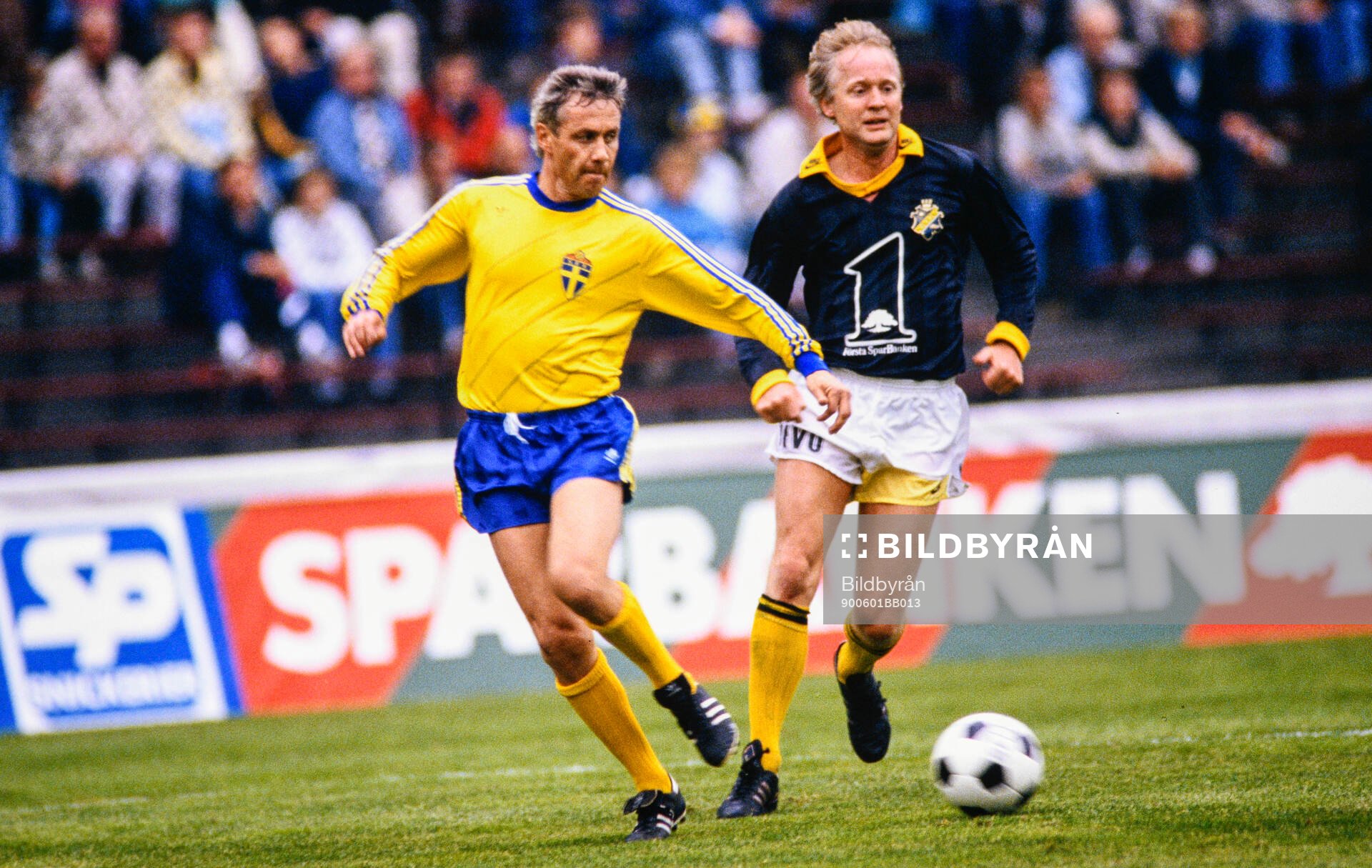 Ca 1990 Fotboll, veteranmatch på Råsunda Fotbollstadion,