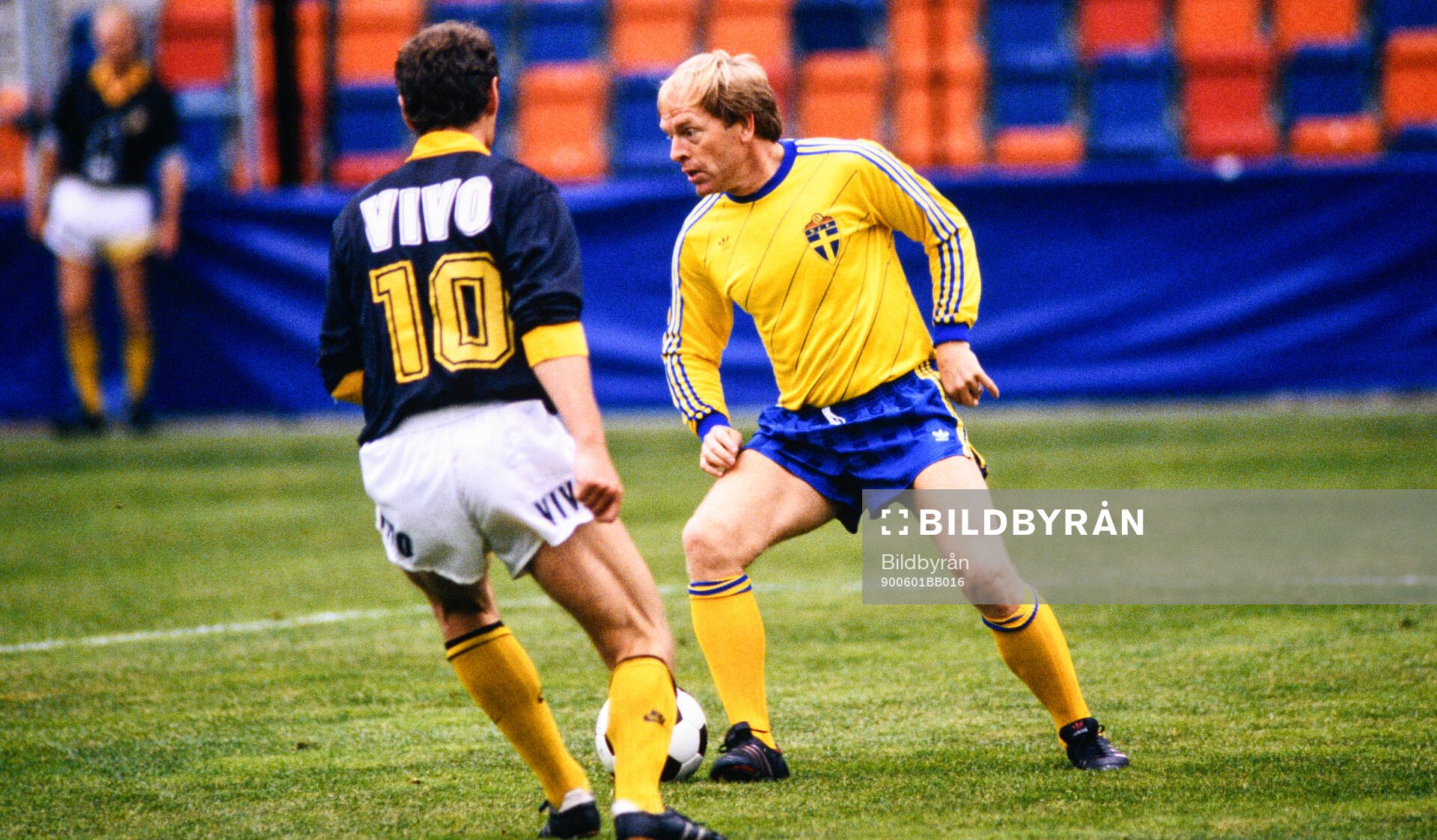 Ca 1990 Fotboll, veteranmatch på Råsunda Fotbollstadion,