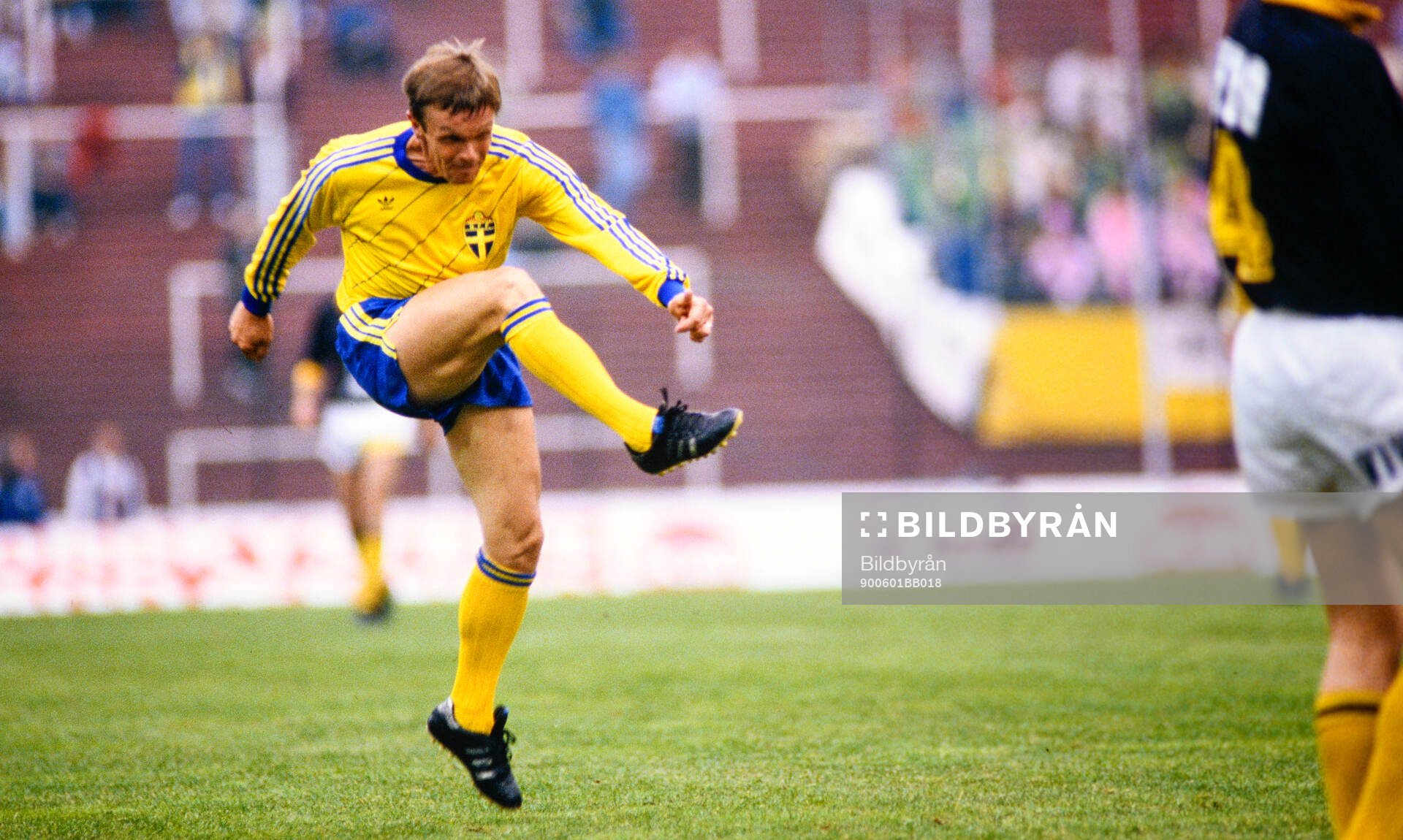 Ca 1990 Fotboll, veteranmatch på Råsunda Fotbollstadion,