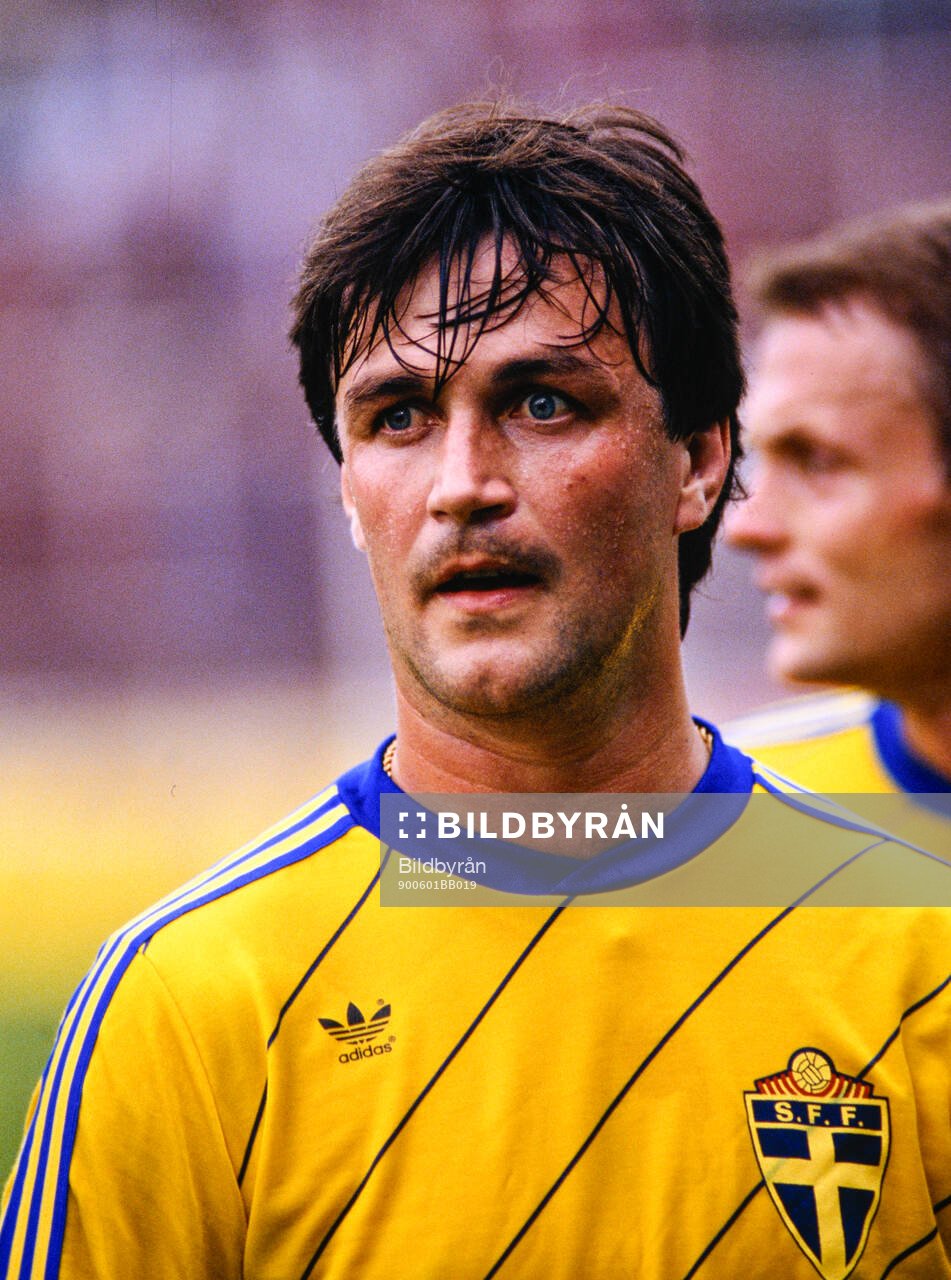 Ca 1990 Fotboll, veteranmatch på Råsunda Fotbollstadion,
