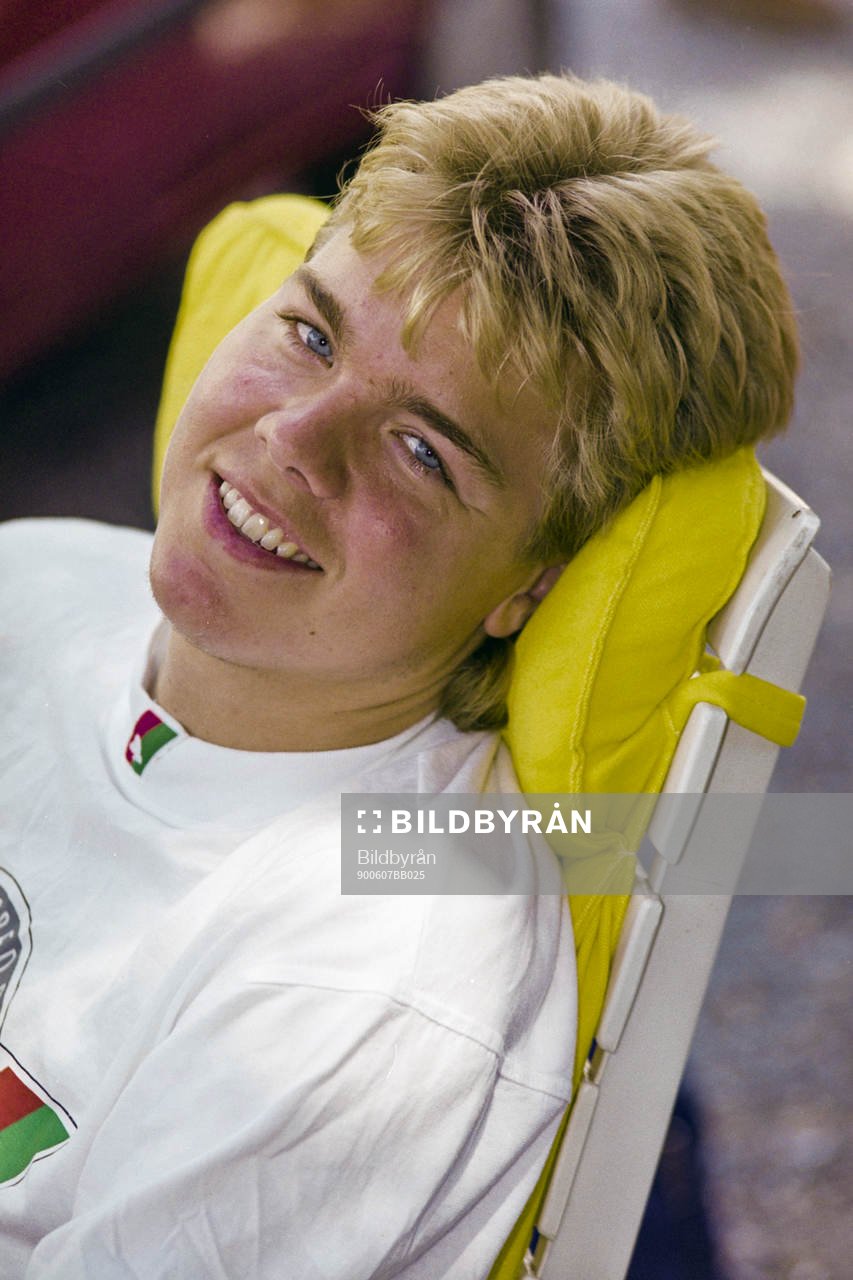 Tomas Brolin slappar