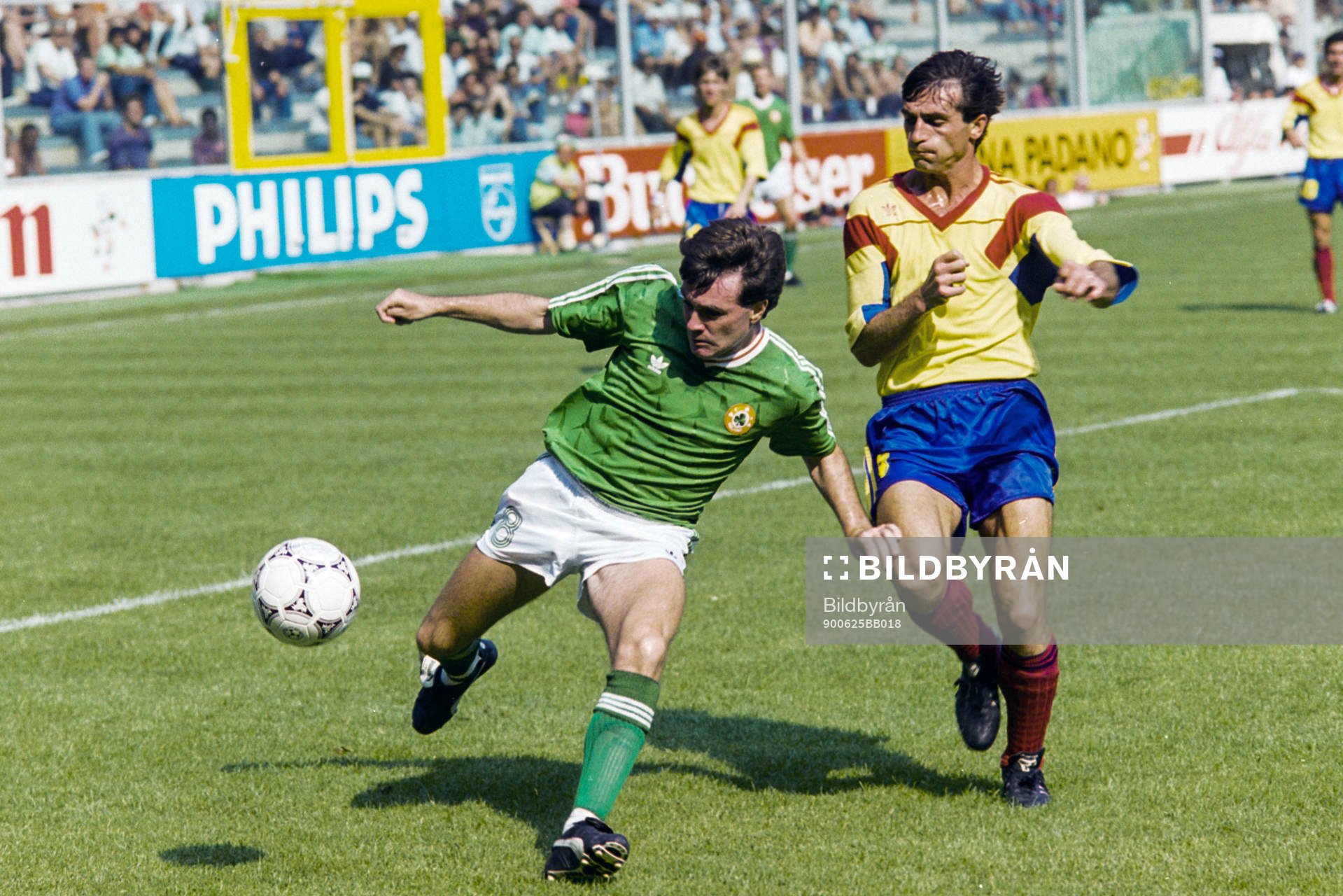 Ray Houghton, Irland med bollen