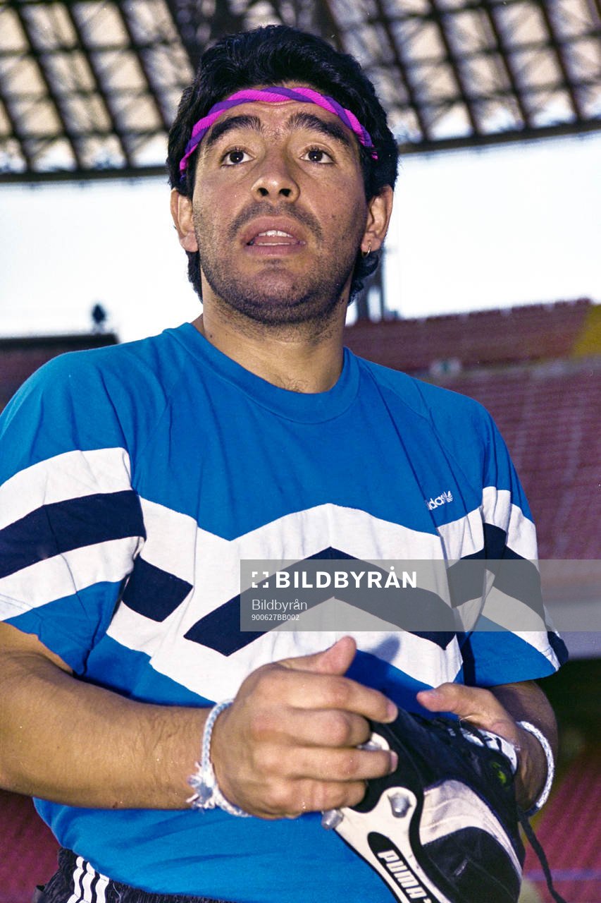 Diego Maradona på träningen