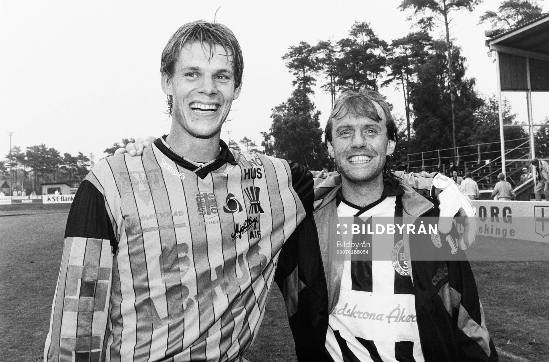 Ola Wendel, målvakt i Mjällby och Benny Mårtensson,