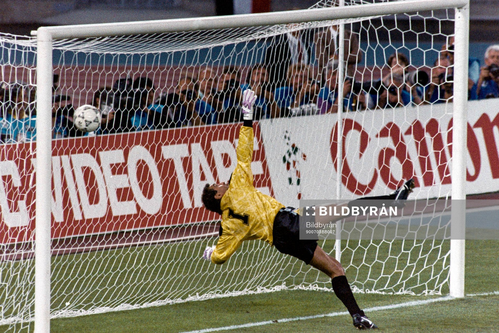 Peter Shilton, målvakt i England släpper in frisparken
