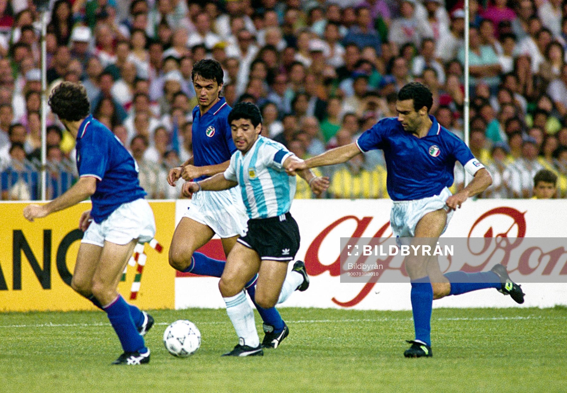 Diego Maradona, Argentina med bollen