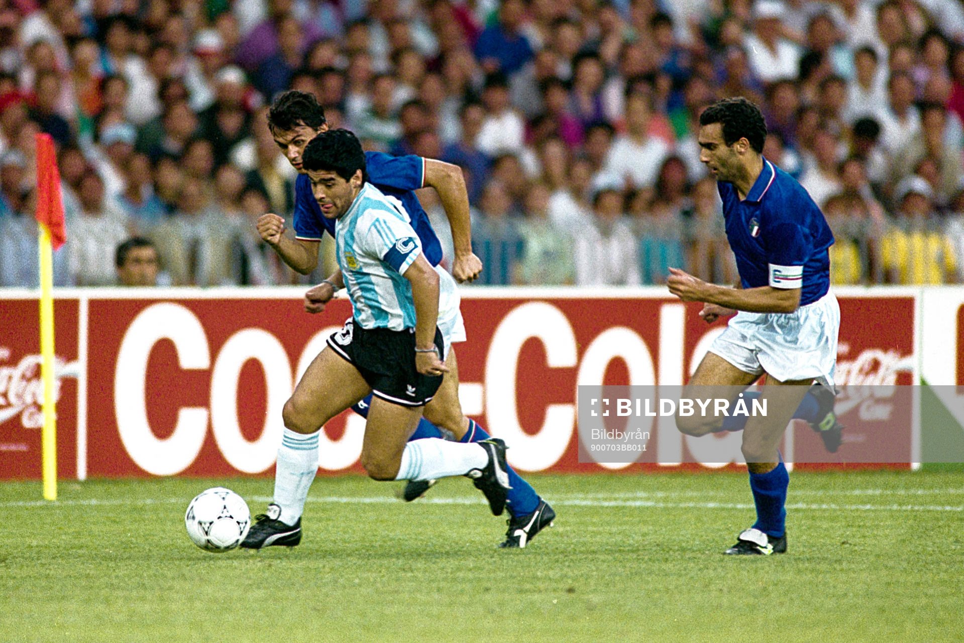 Diego Maradona, Argentina med bollen