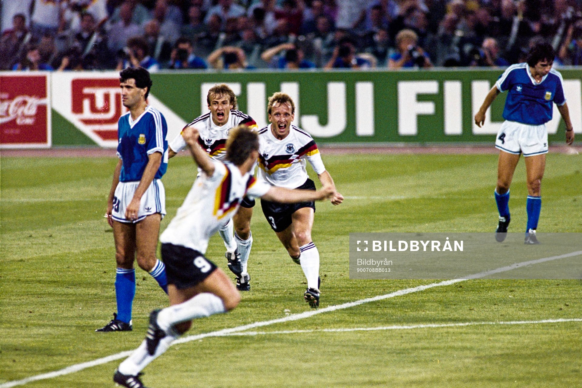 Jürgen Klinsmann och Andreas Brehme, Västtyskland, jublar