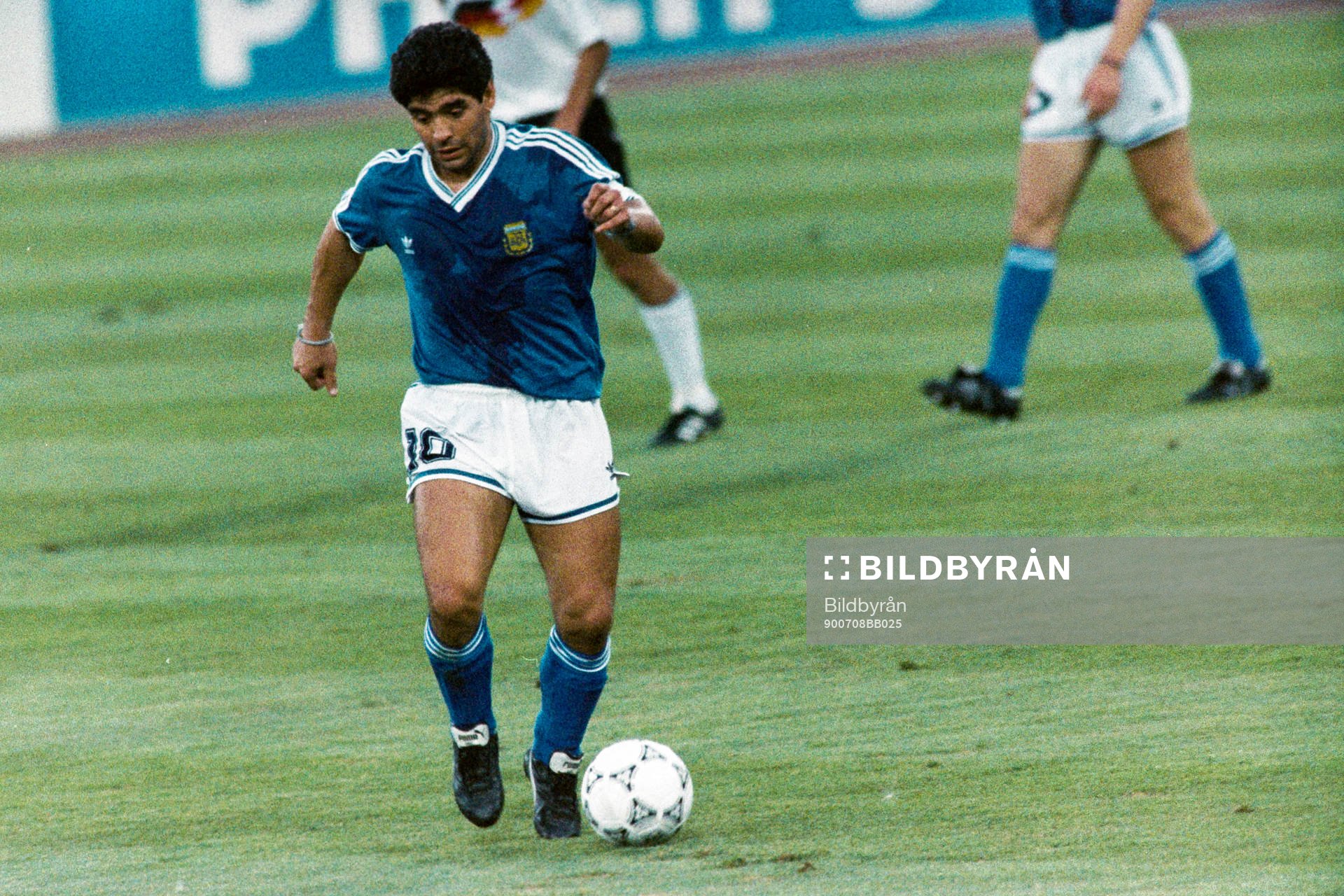 Diego Maradona, Argentina med bollen