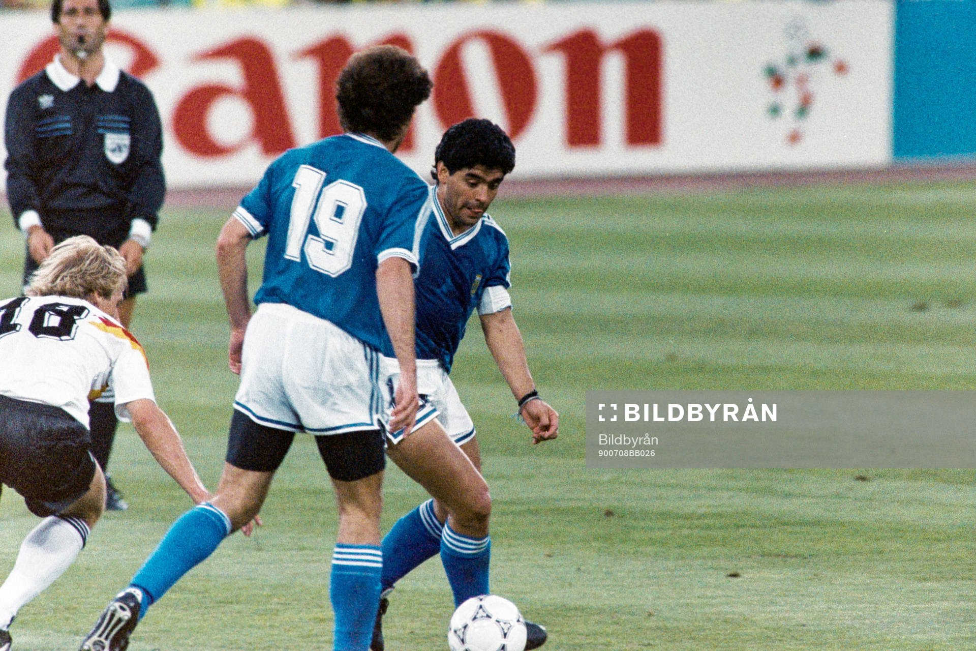 Diego Maradona, Argentina med bollen