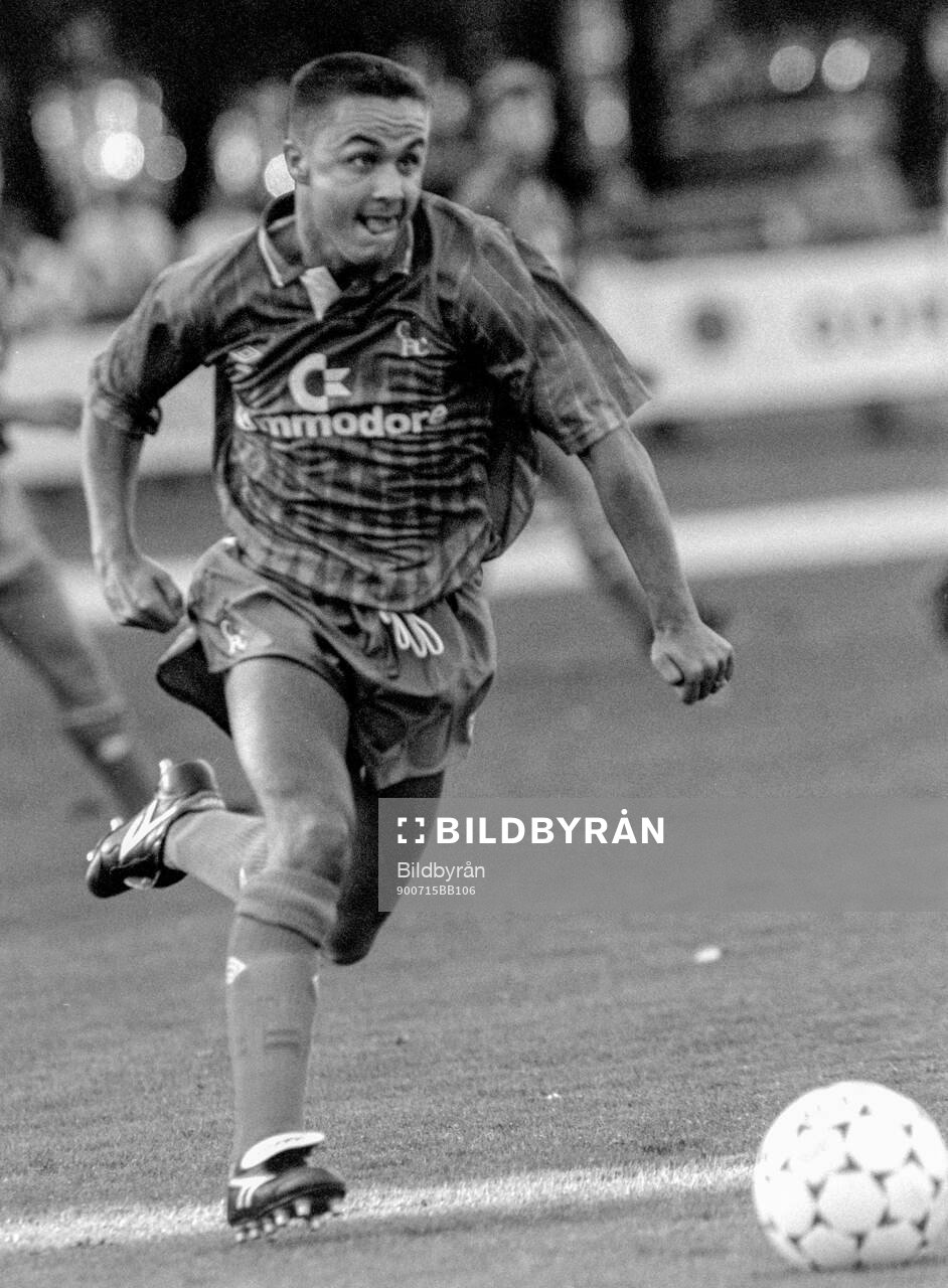 Football, Friendly Training Game 1990, Helsingborg - Chelsea: Chelseas Dennis Wise.