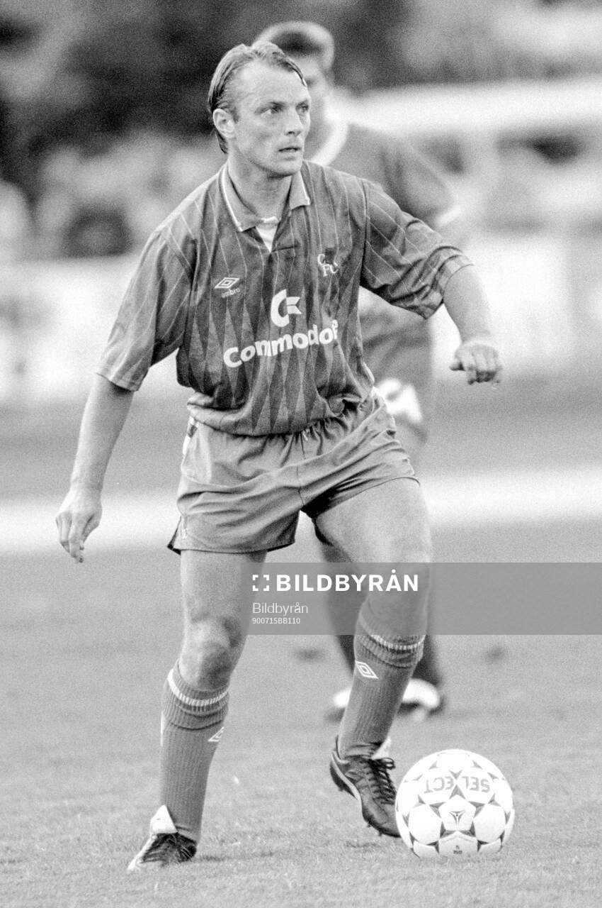 Football, Friendly Training Game 1990, Helsingborg - Chelsea: Chelseas John Bumstead.