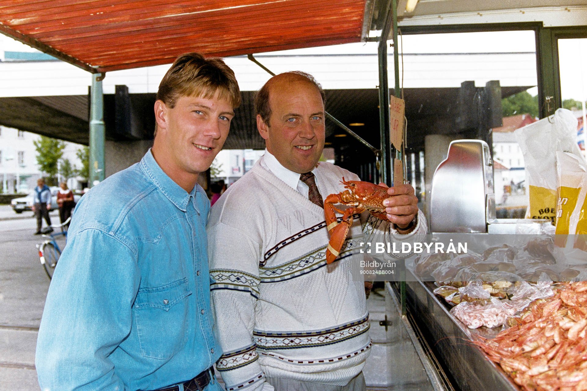 Kjell Jonevret och Benny Lennartsson vid hamnen