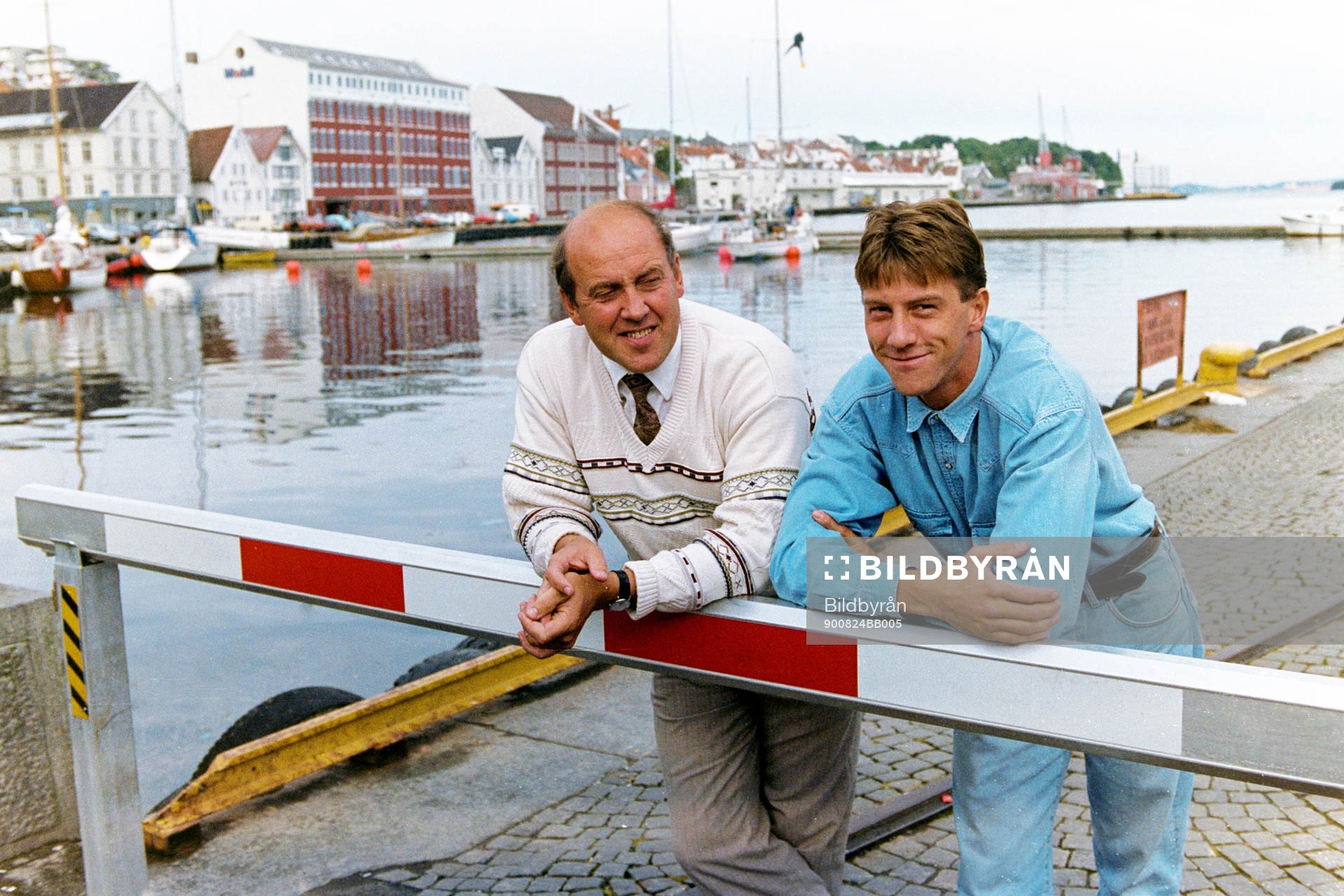 Benny Lennartsson och Kjell Jonevret vid hamnen