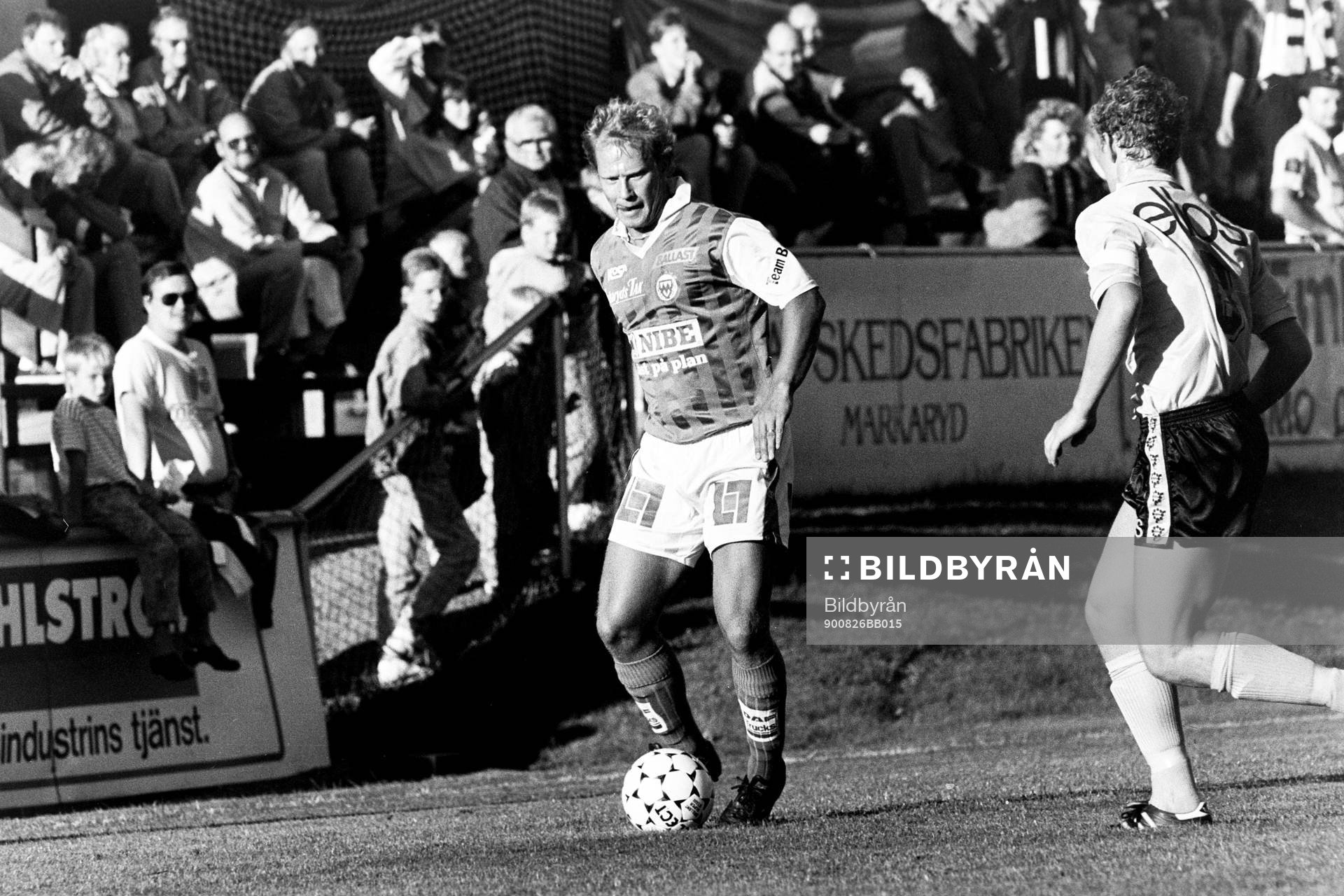Lars-Olof Persson, Markaryd först på bollen