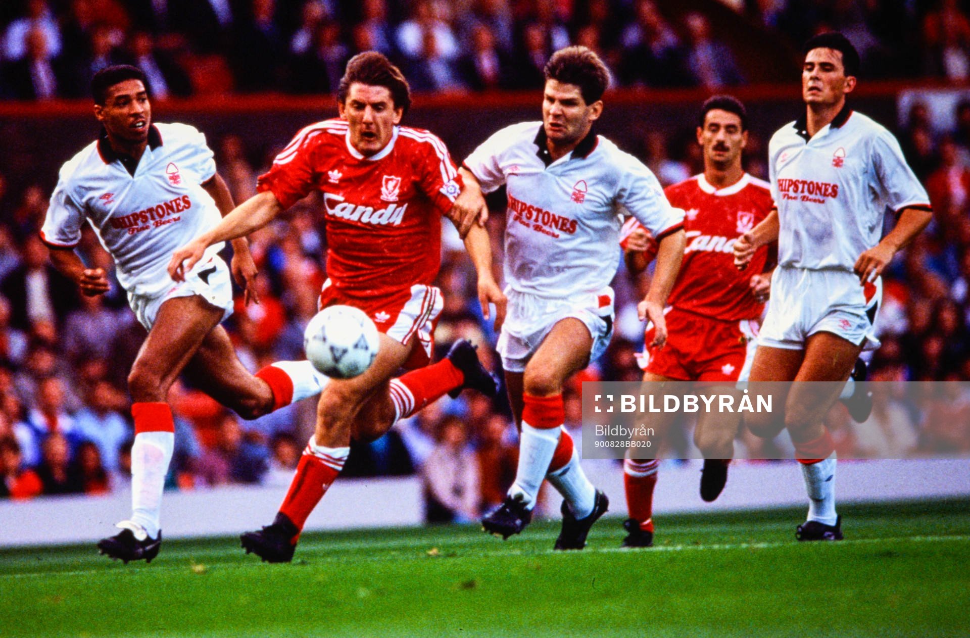 Liverpools Peter Beardsley mot Nottinghams Des Walker och