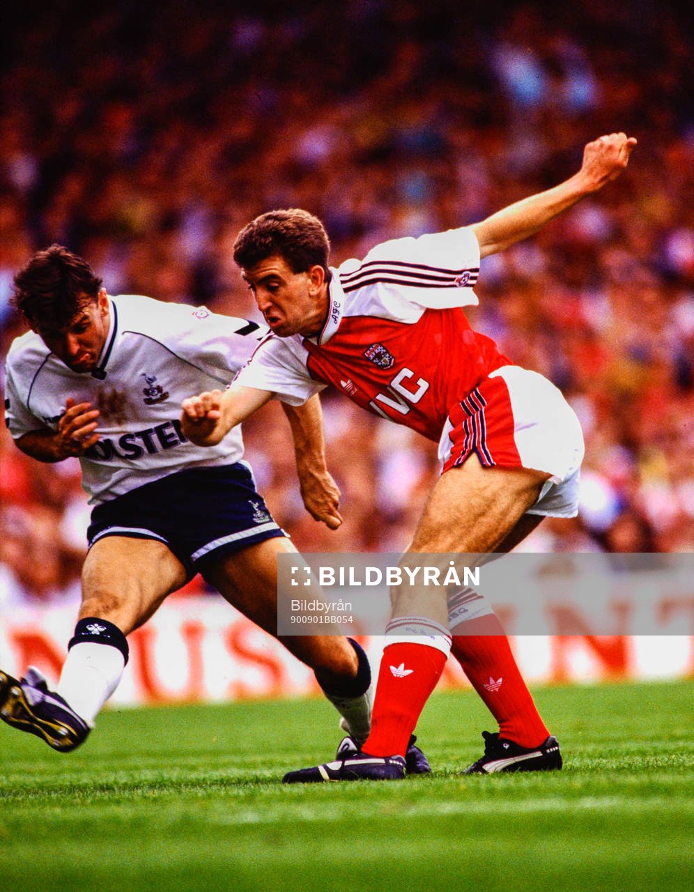 Tottenhams Gary Mabbutt mot Arsenals Nigel Winterburn