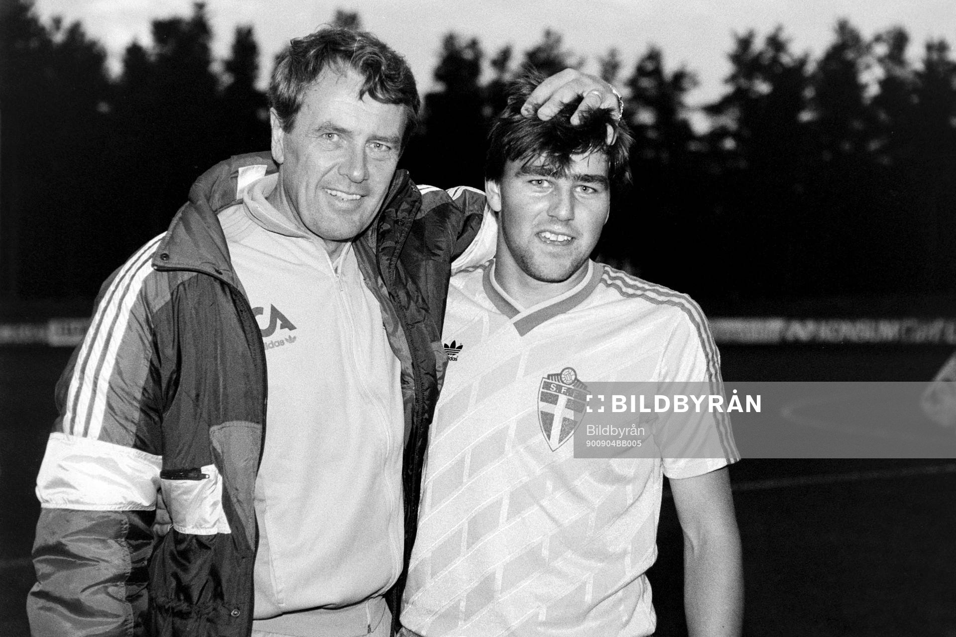Sveriges förbundskapten Nils Andersson och målskytten
