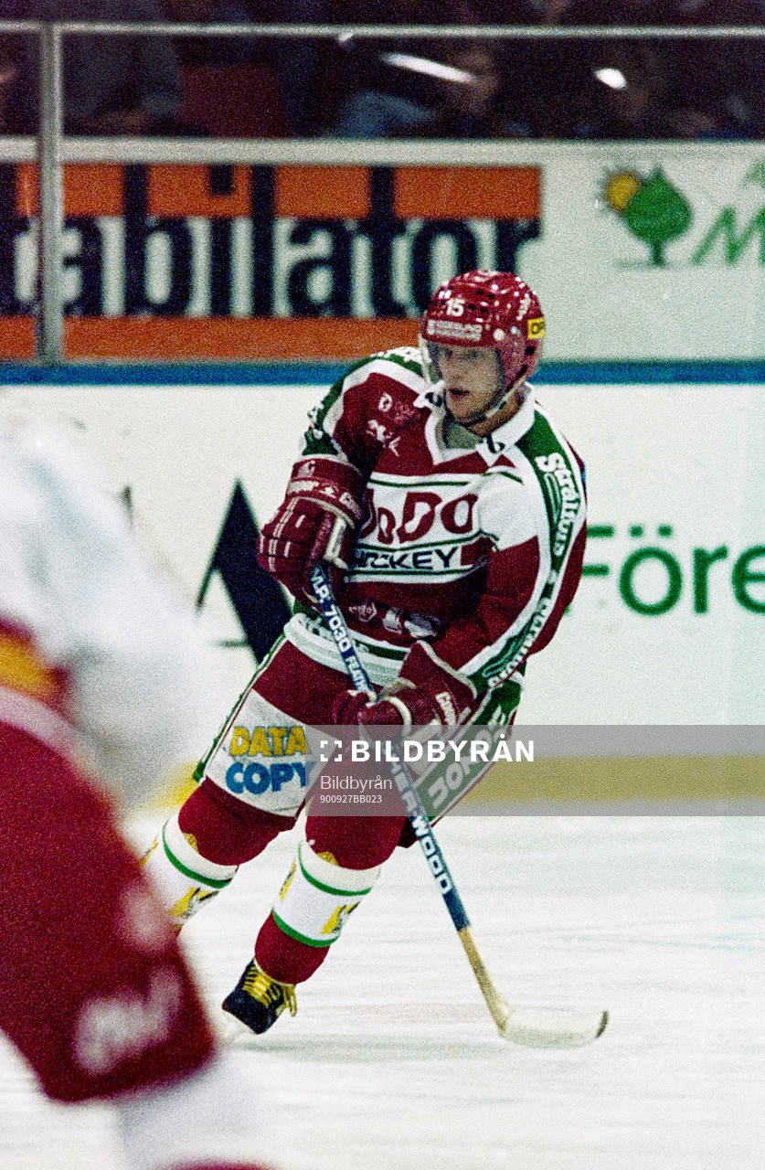 Peter Wallin, Modo
