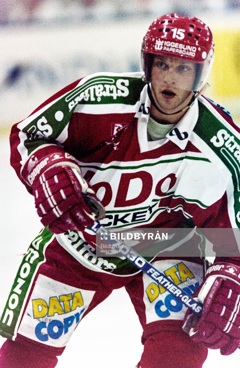 Peter Wallin, Modo