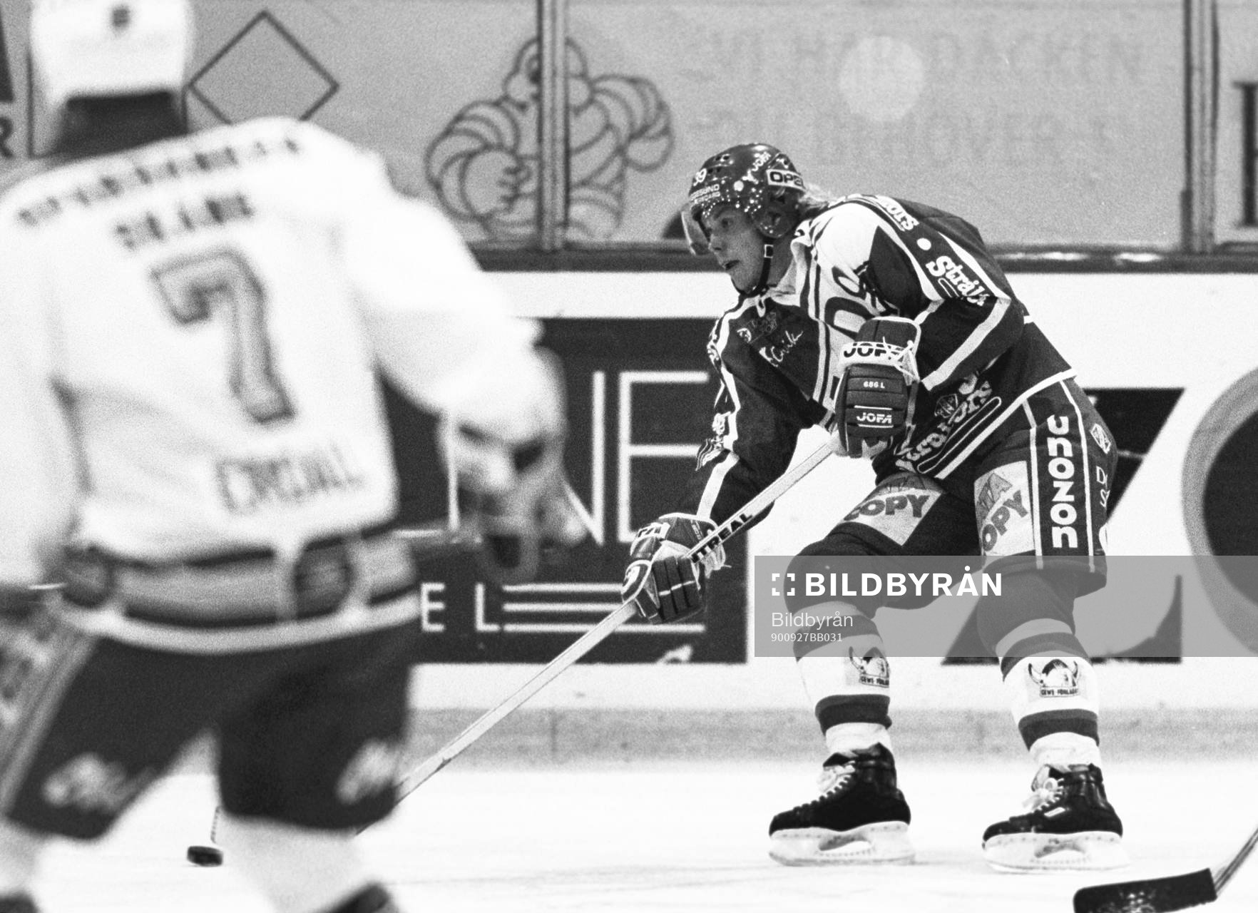 Erik Holmberg, Modo