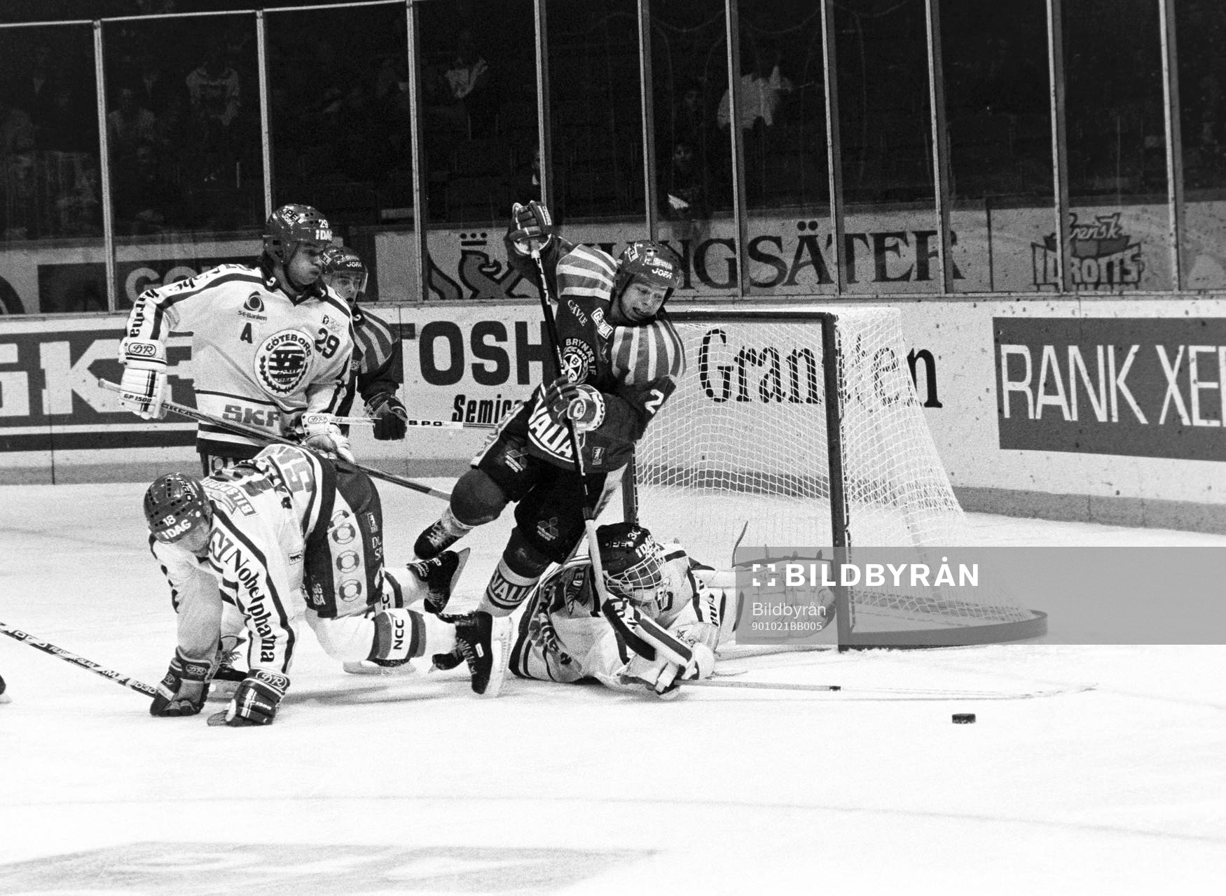 Anders Huss, Brynäs framför frölundas målvakt Åke