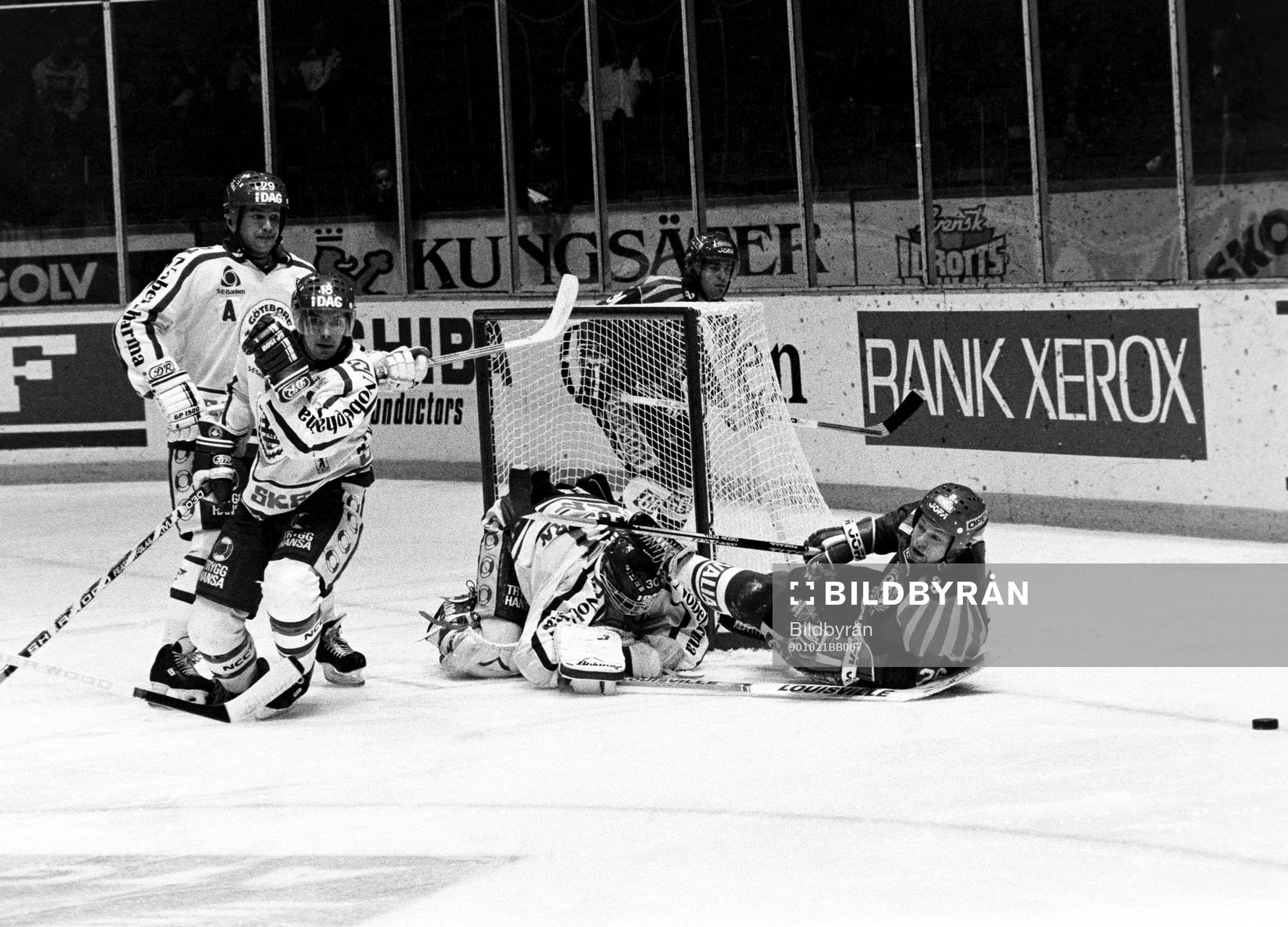 Anders Huss, Brynäs framför frölundas målvakt Åke