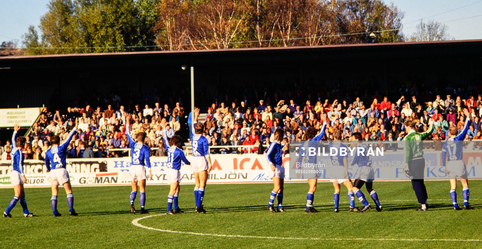 Sundsvalls spelare hälsar publiken