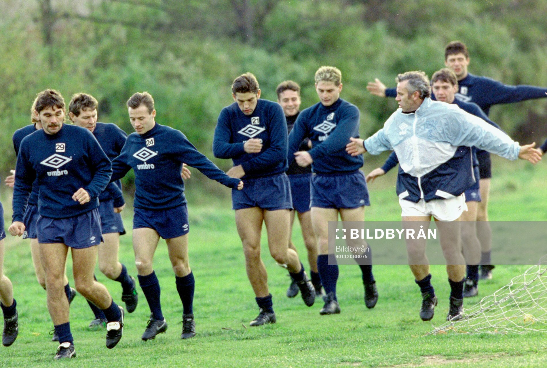 Football, Barclays League Division 1, England,  Manchester City, Training: Player manager Peter Reid leading a training session. 