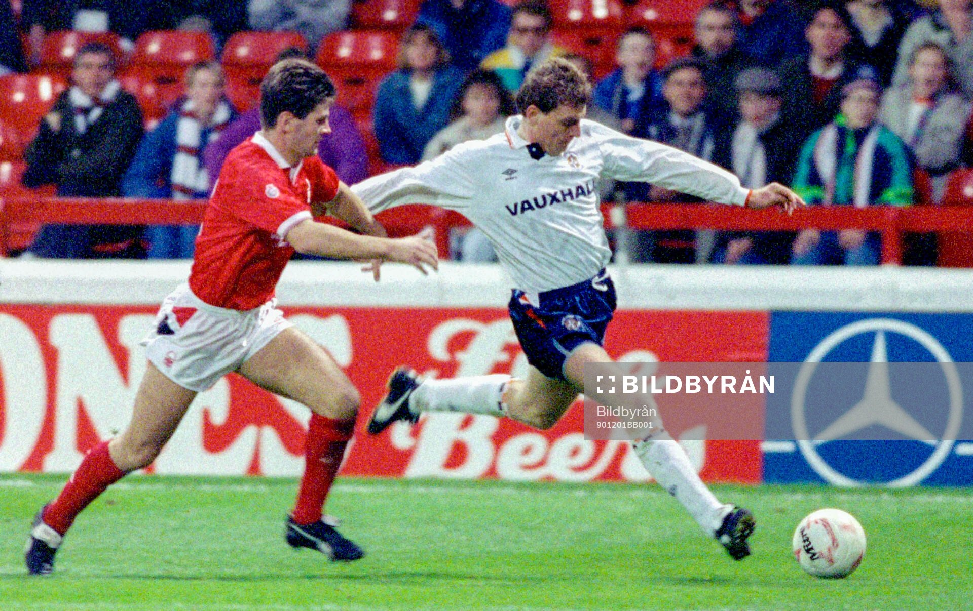 Football, Barclays League Division 1, England 1990-1991, Nottingham Forest - Luton: Lutons Lars Elstrup. 